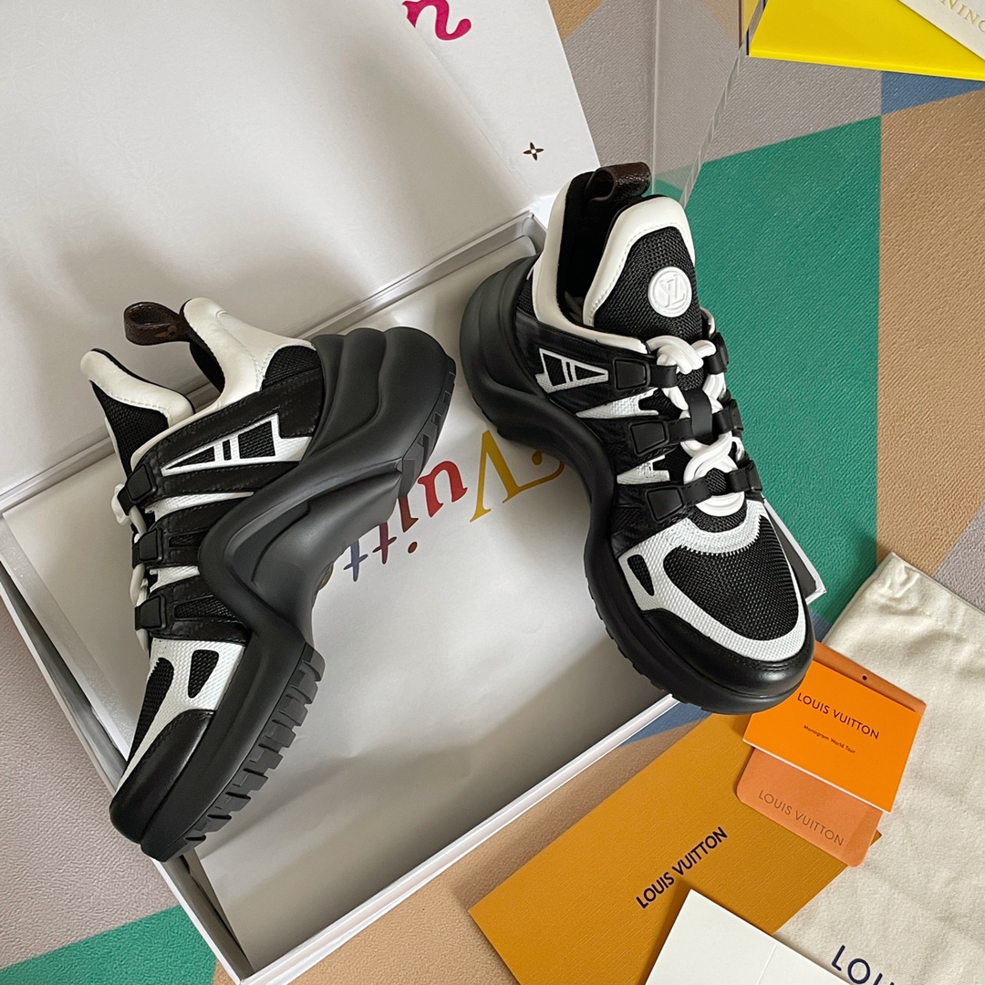 LOUIS VUITTON SNEAKERS