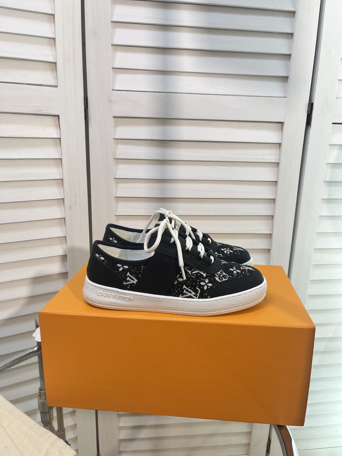 LOUIS VUITTON SNEAKERS