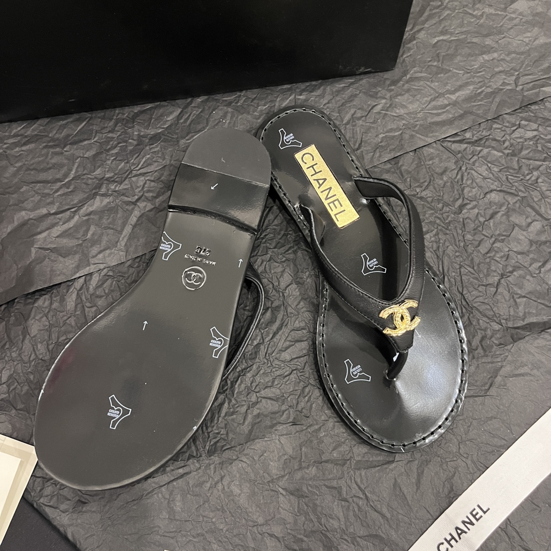 CHANEL SLIDES