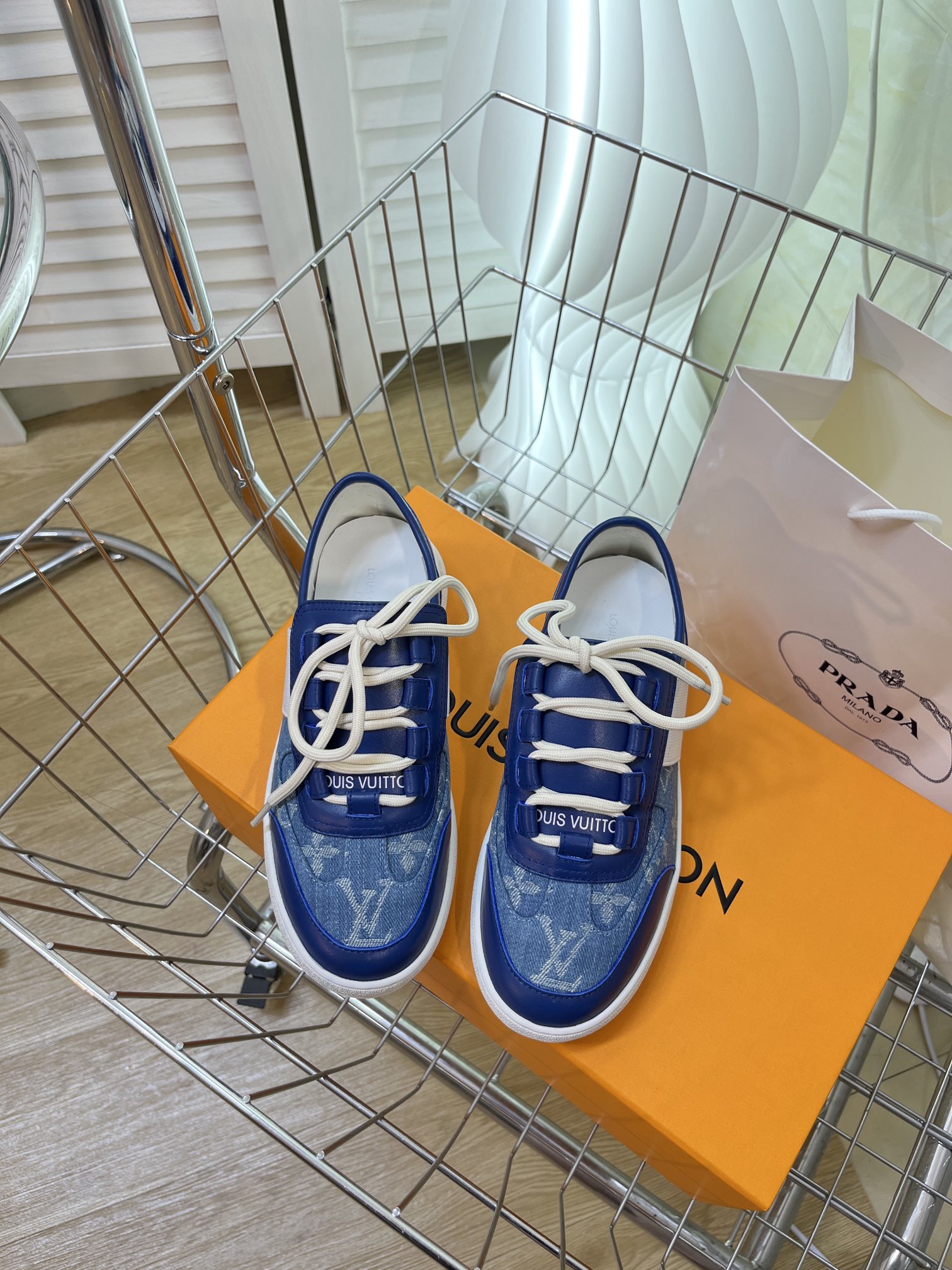 LOUIS VUITTON SNEAKERS