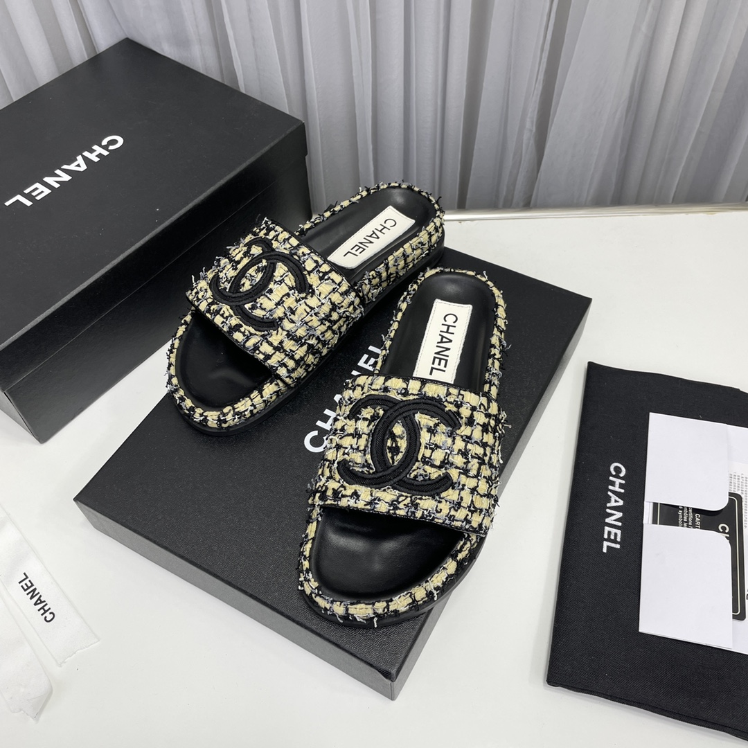 CHANEL SLIDES