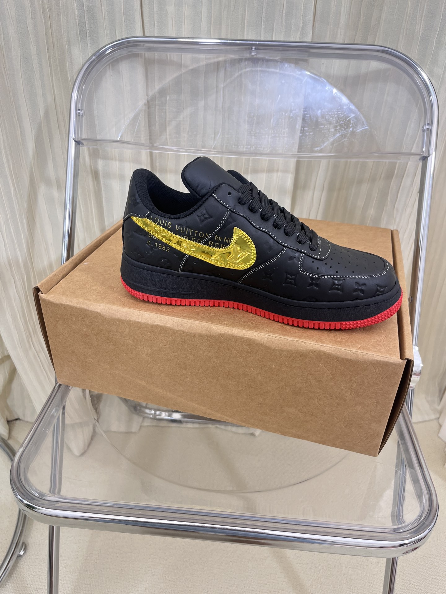 LOUIS VUITTON SNEAKERS