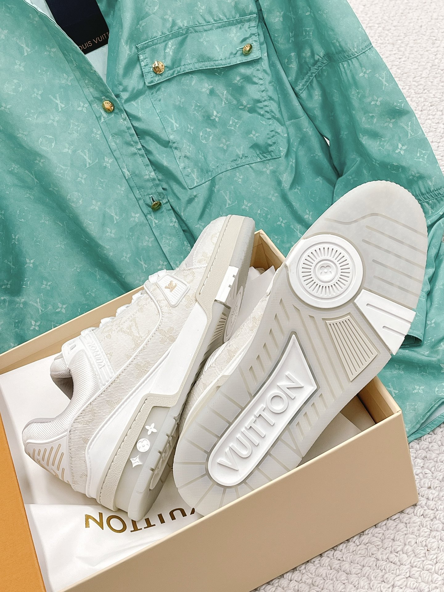 LOUIS VUITTON SNEAKERS