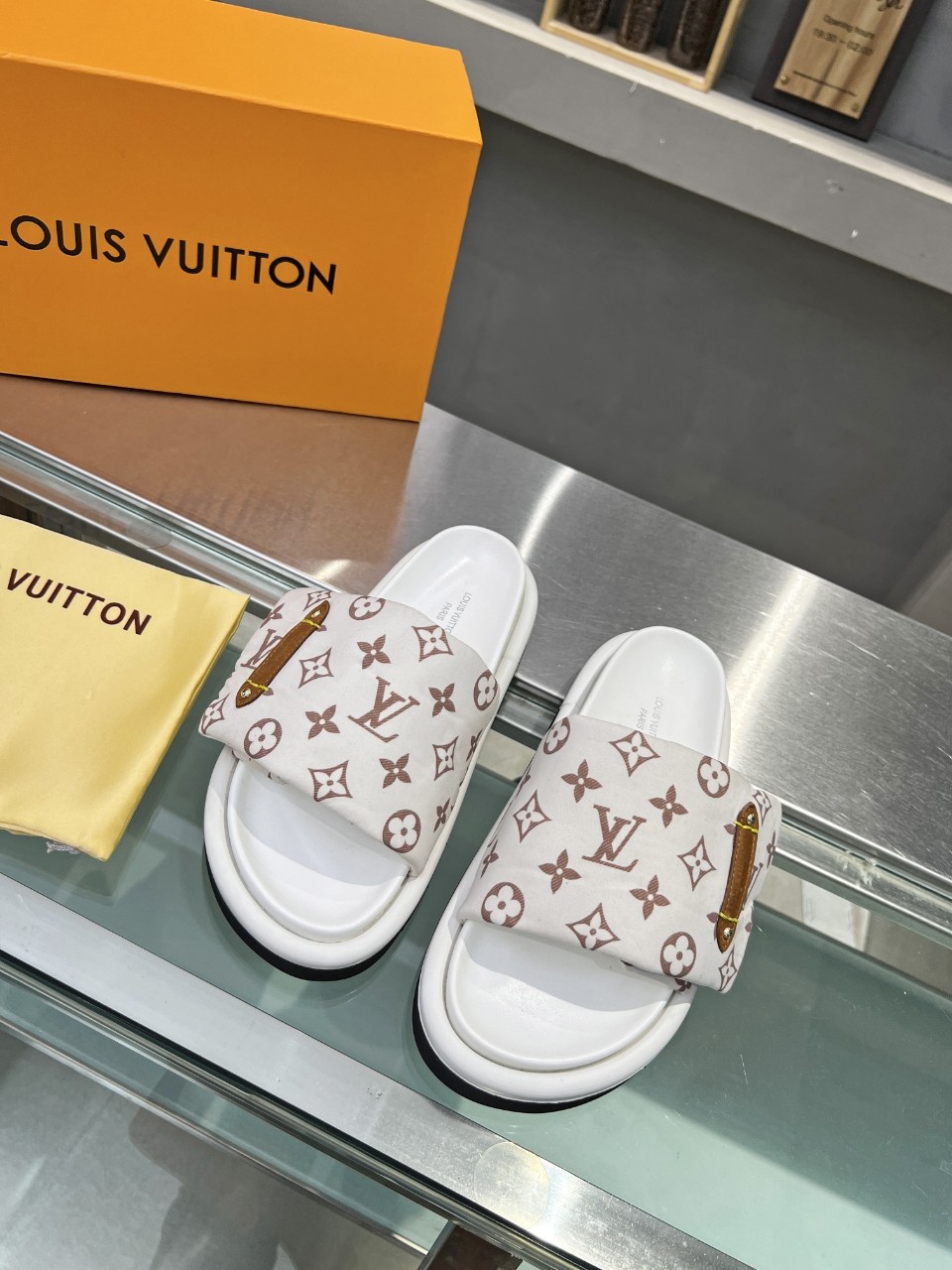 LOUIS VUITTON SLIDES