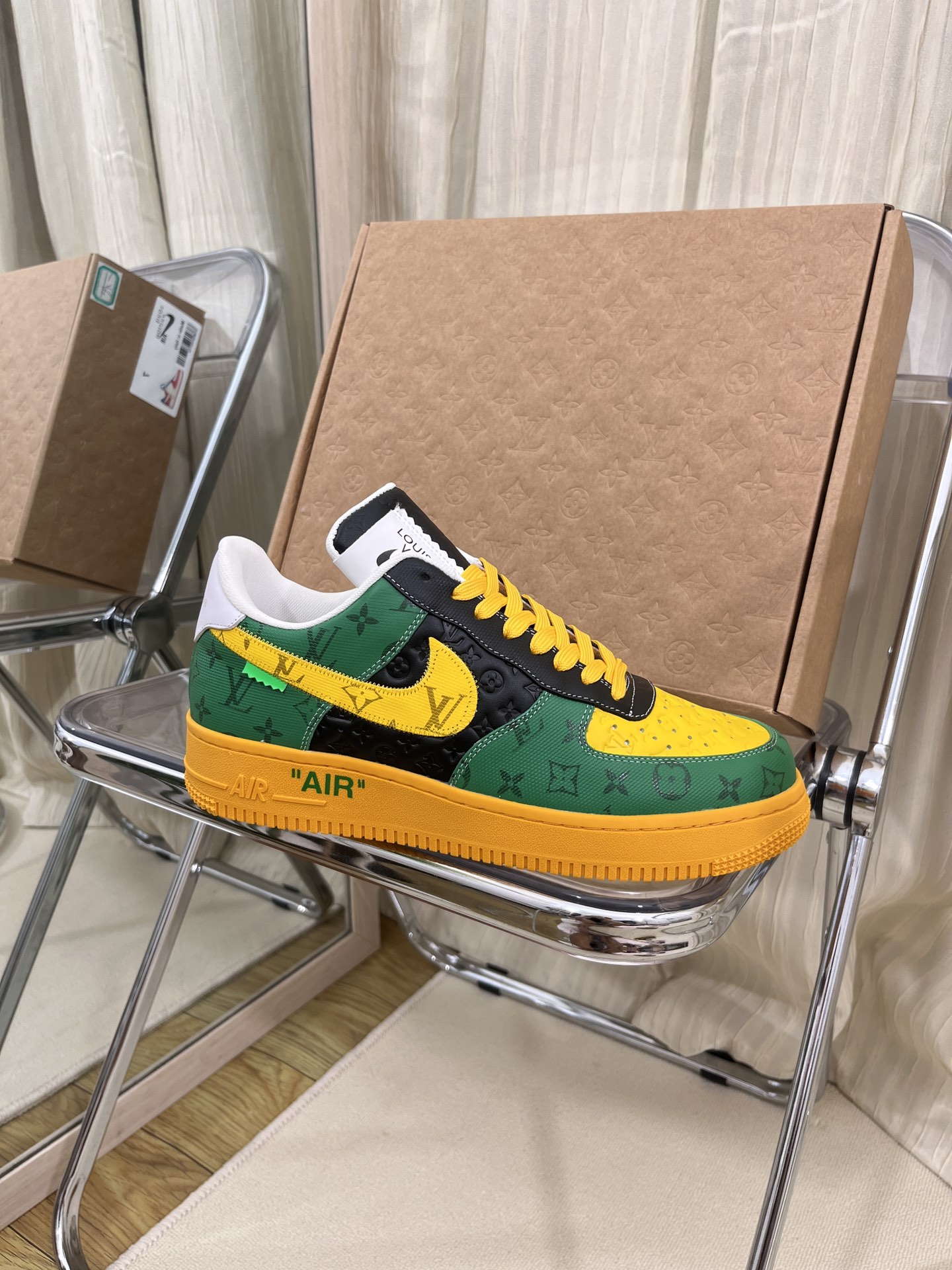 LOUIS VUITTON SNEAKERS