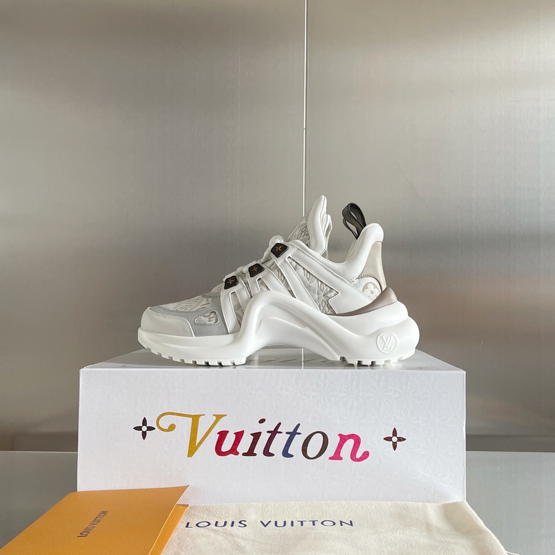 LOUIS VUITTON SNEAKERS