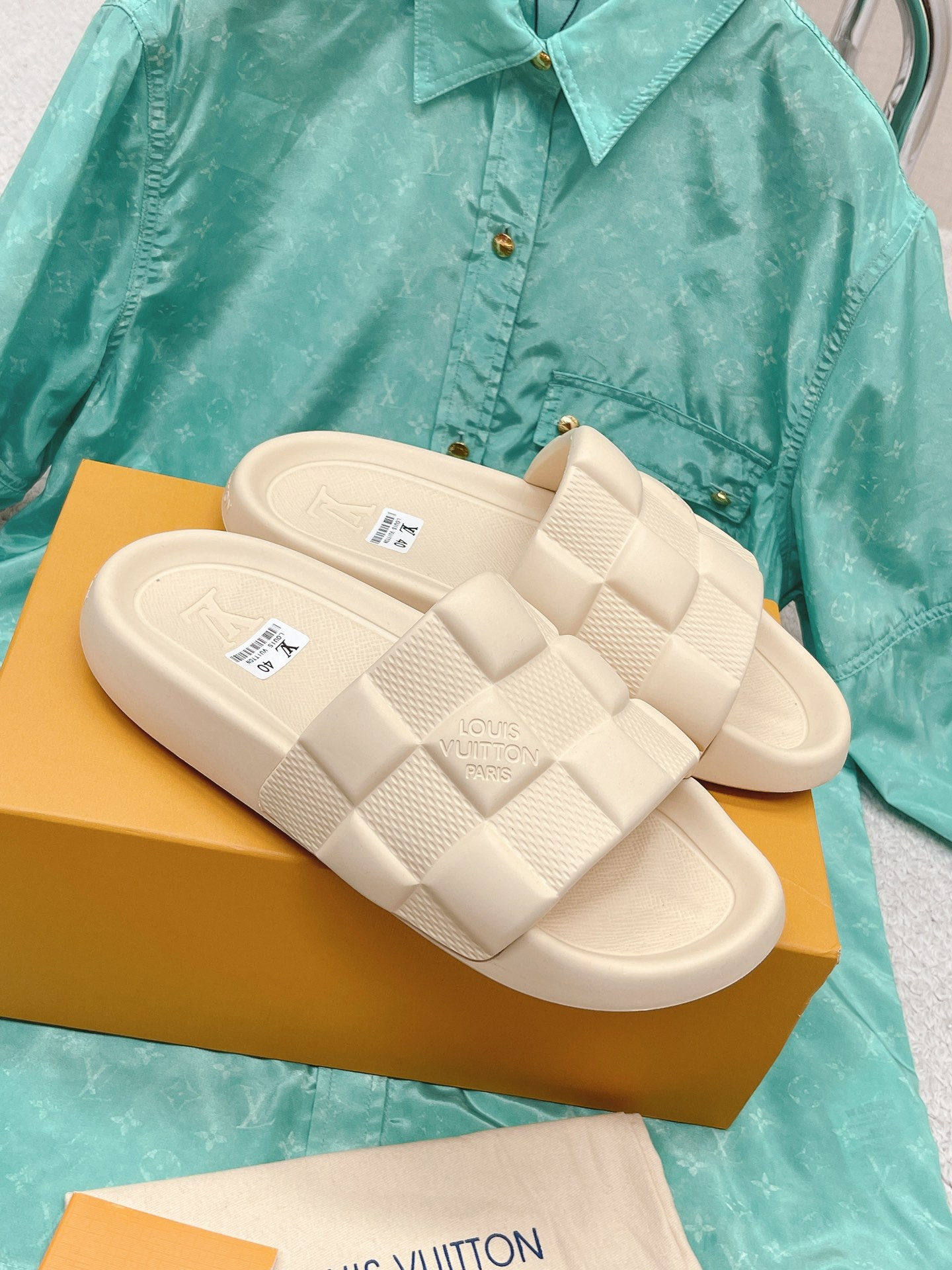 LOUIS VUITTON SLIDES