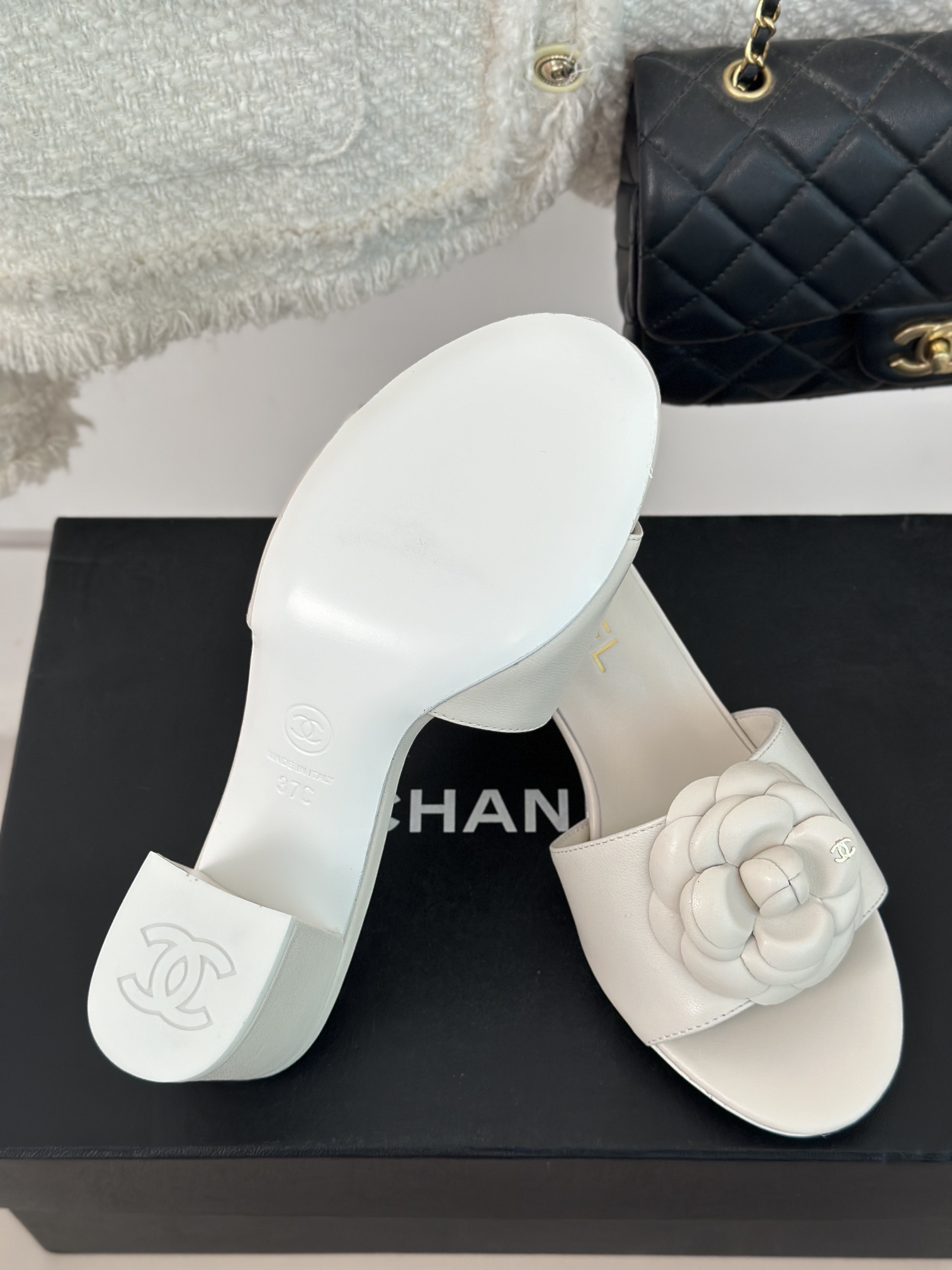 CHANEL SLIDES