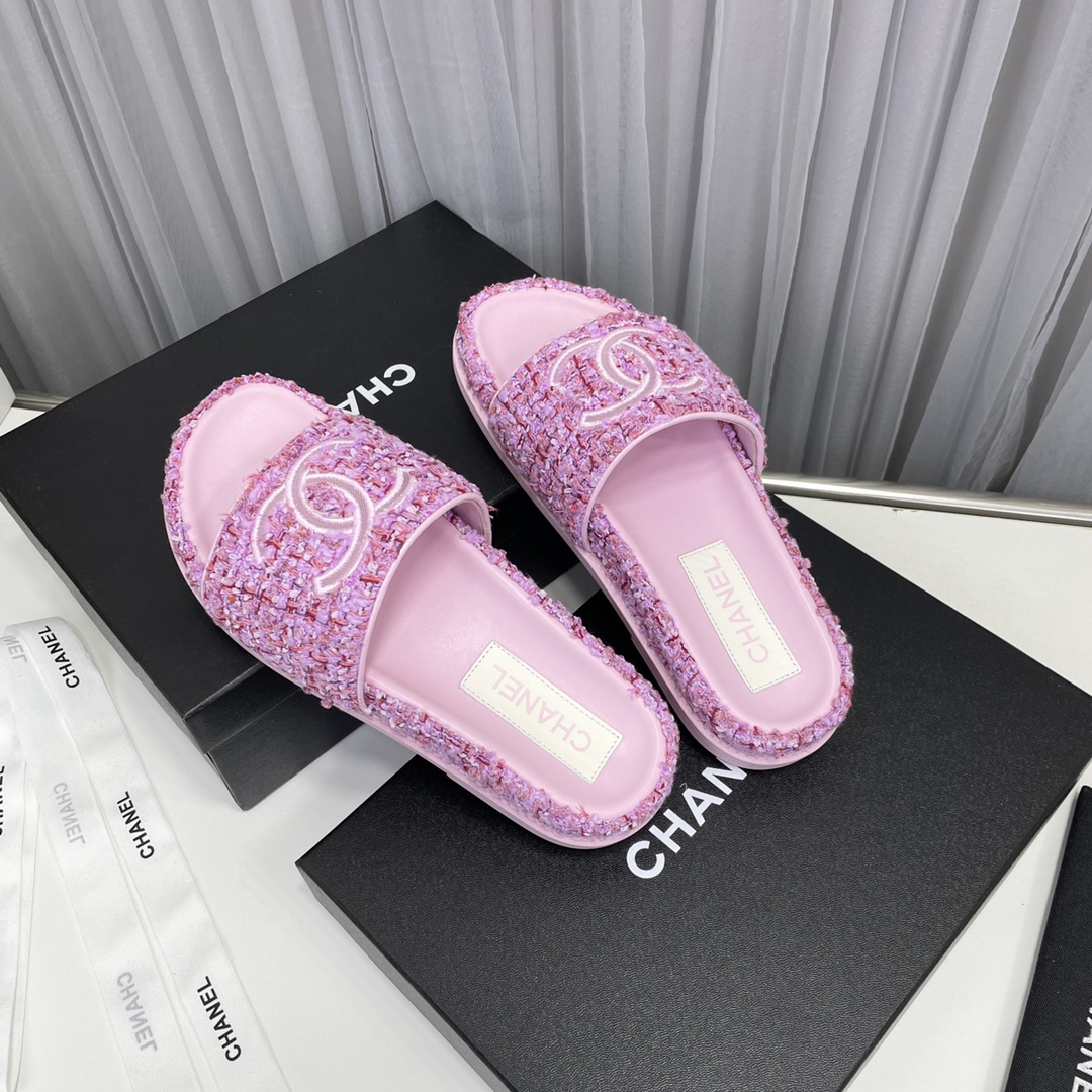 CHANEL SLIDES