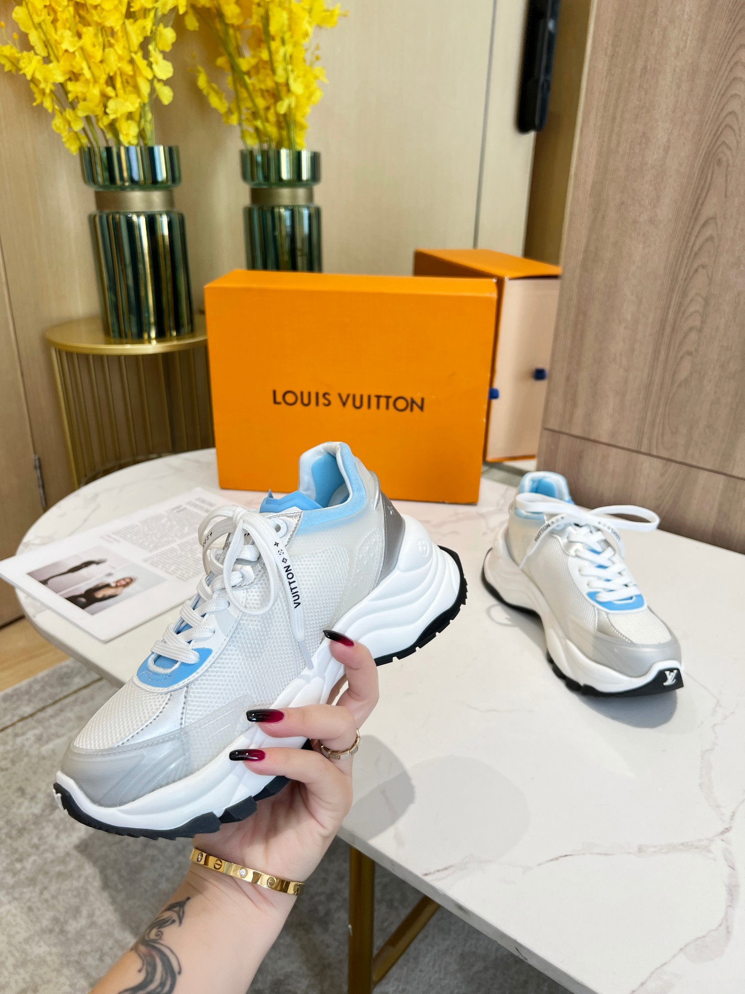 LOUIS VUITTON SNEAKERS