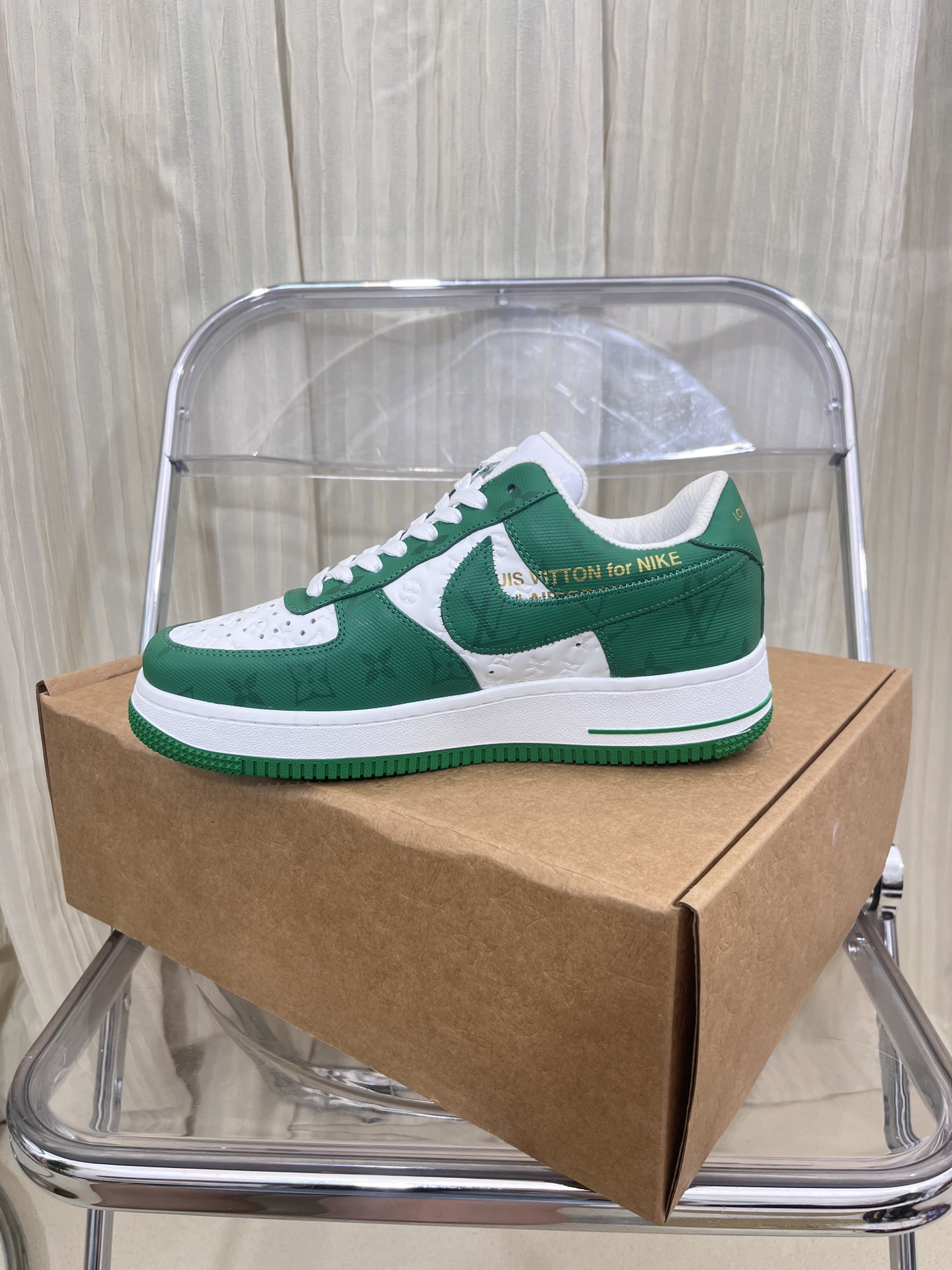 LOUIS VUITTON SNEAKERS