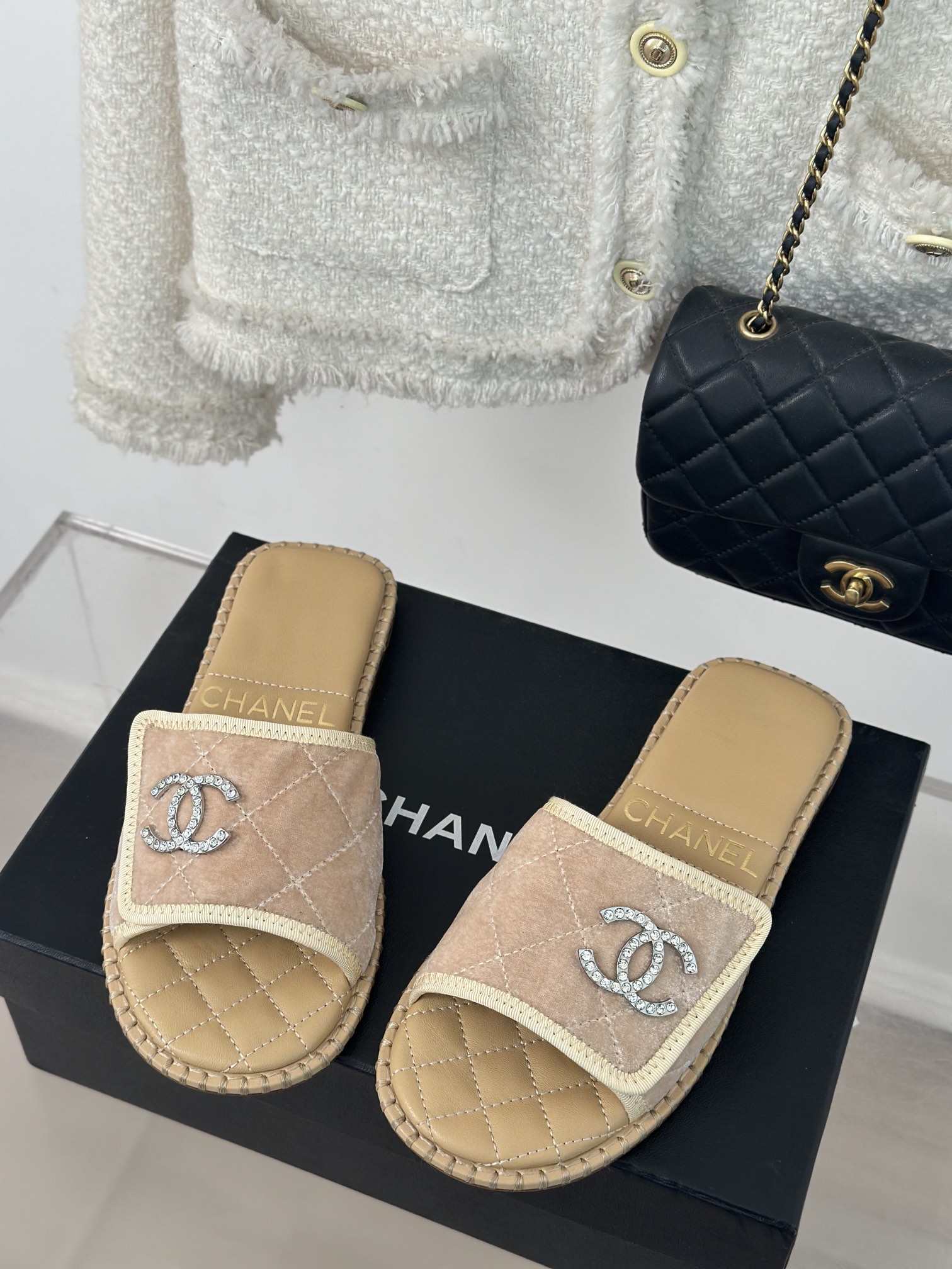 CHANEL SLIDES