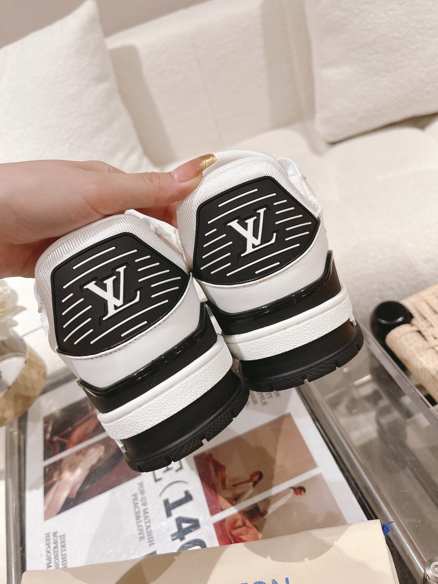 LOUIS VUITTON SNEAKERS