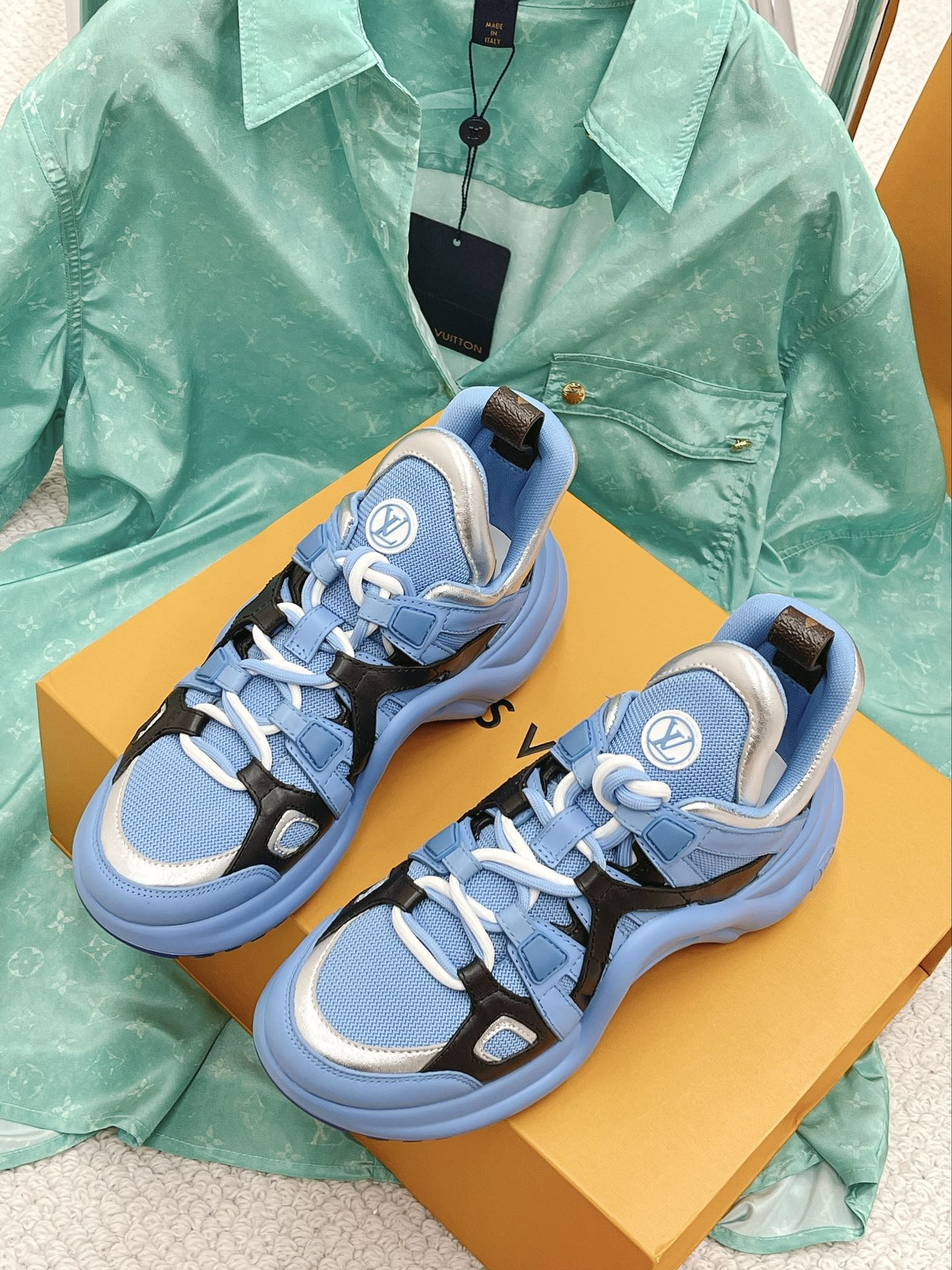 LOUIS VUITTON SNEAKERS