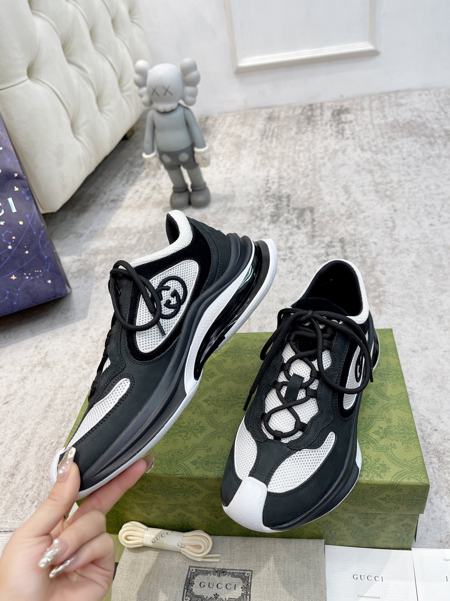 WOMEN'S GUCCI RUN SNEAKER