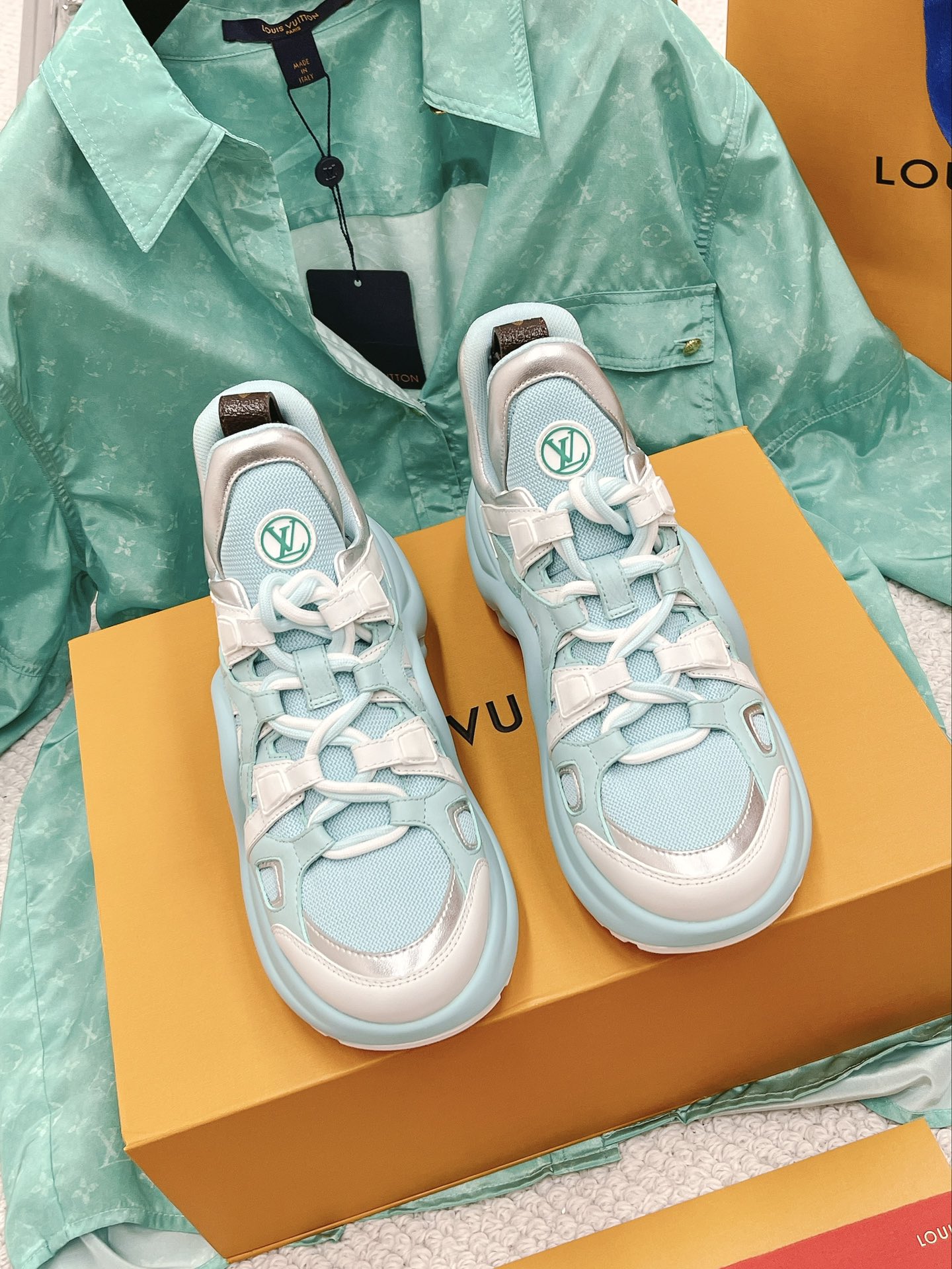 LOUIS VUITTON SNEAKERS