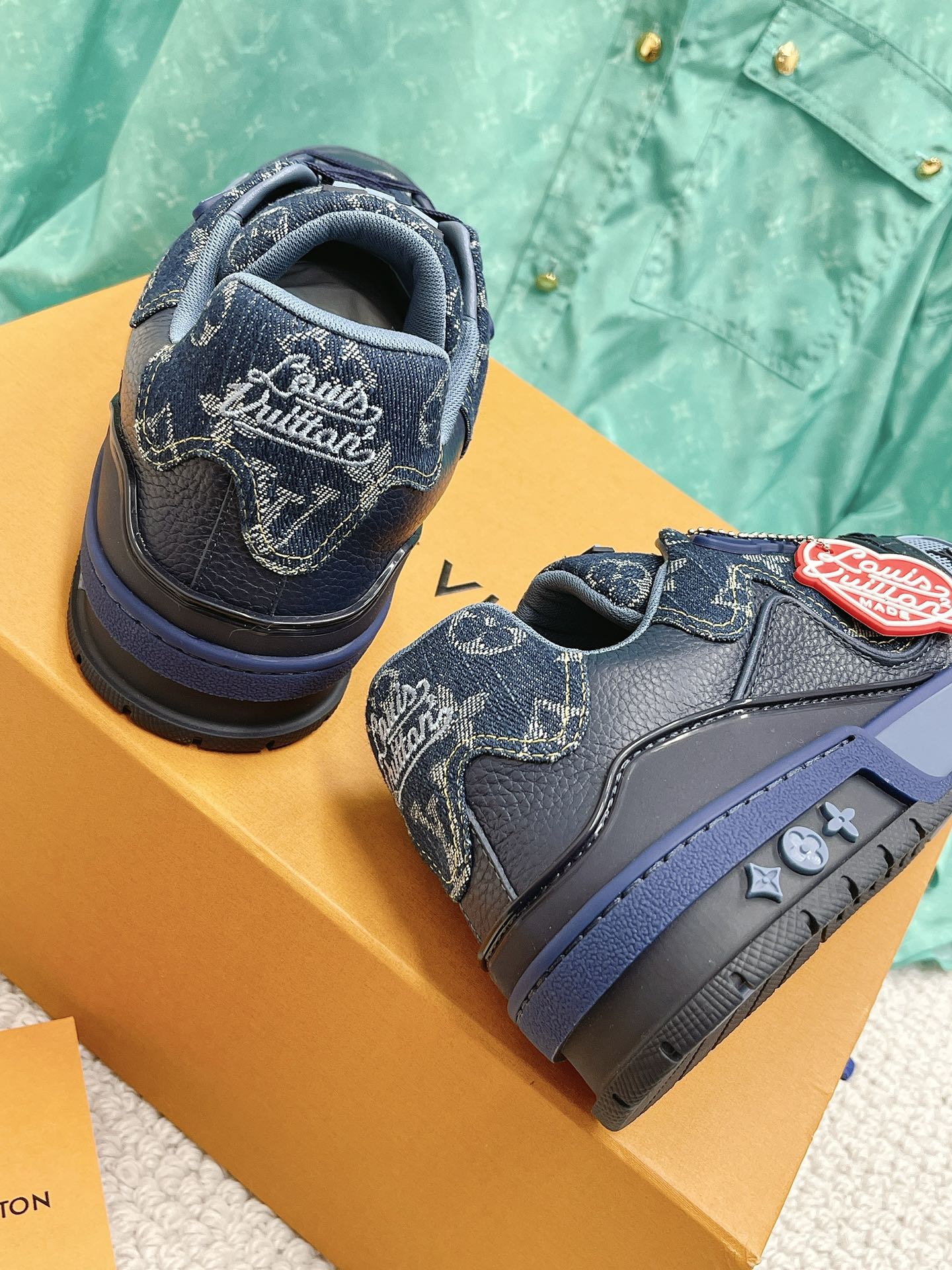 LOUIS VUITTON SNEAKERS