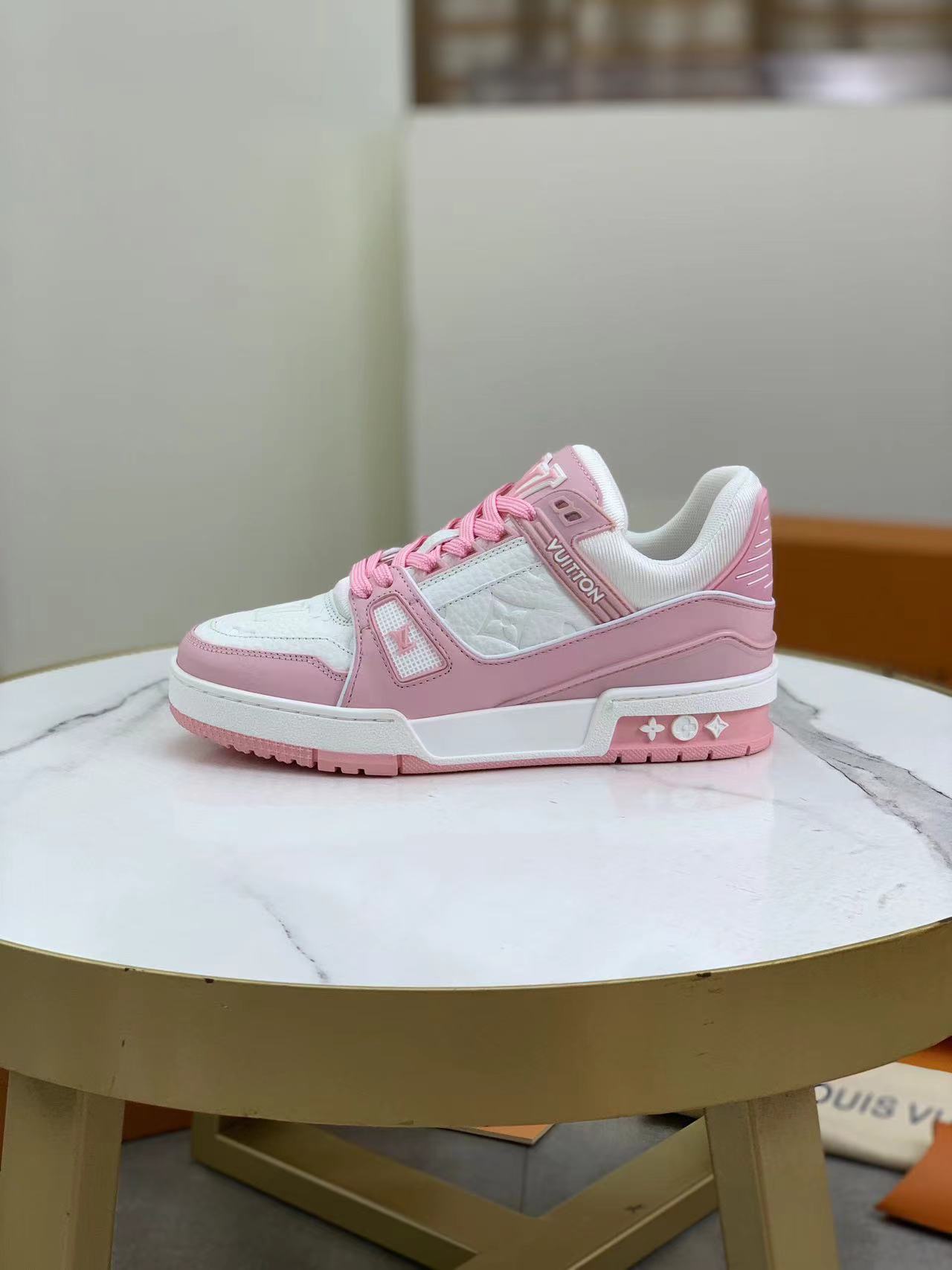 LOUIS VUITTON SNEAKERS