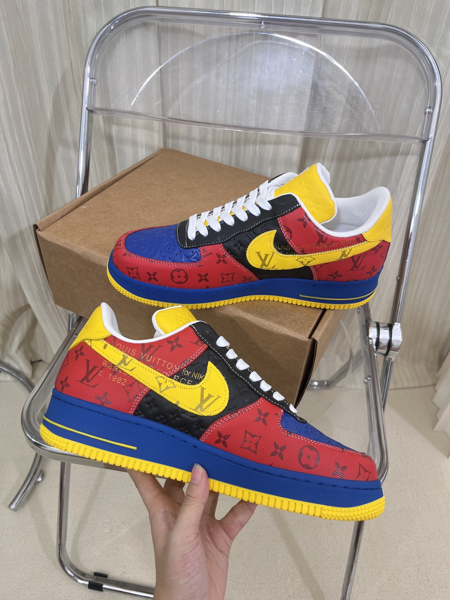 LOUIS VUITTON SNEAKERS