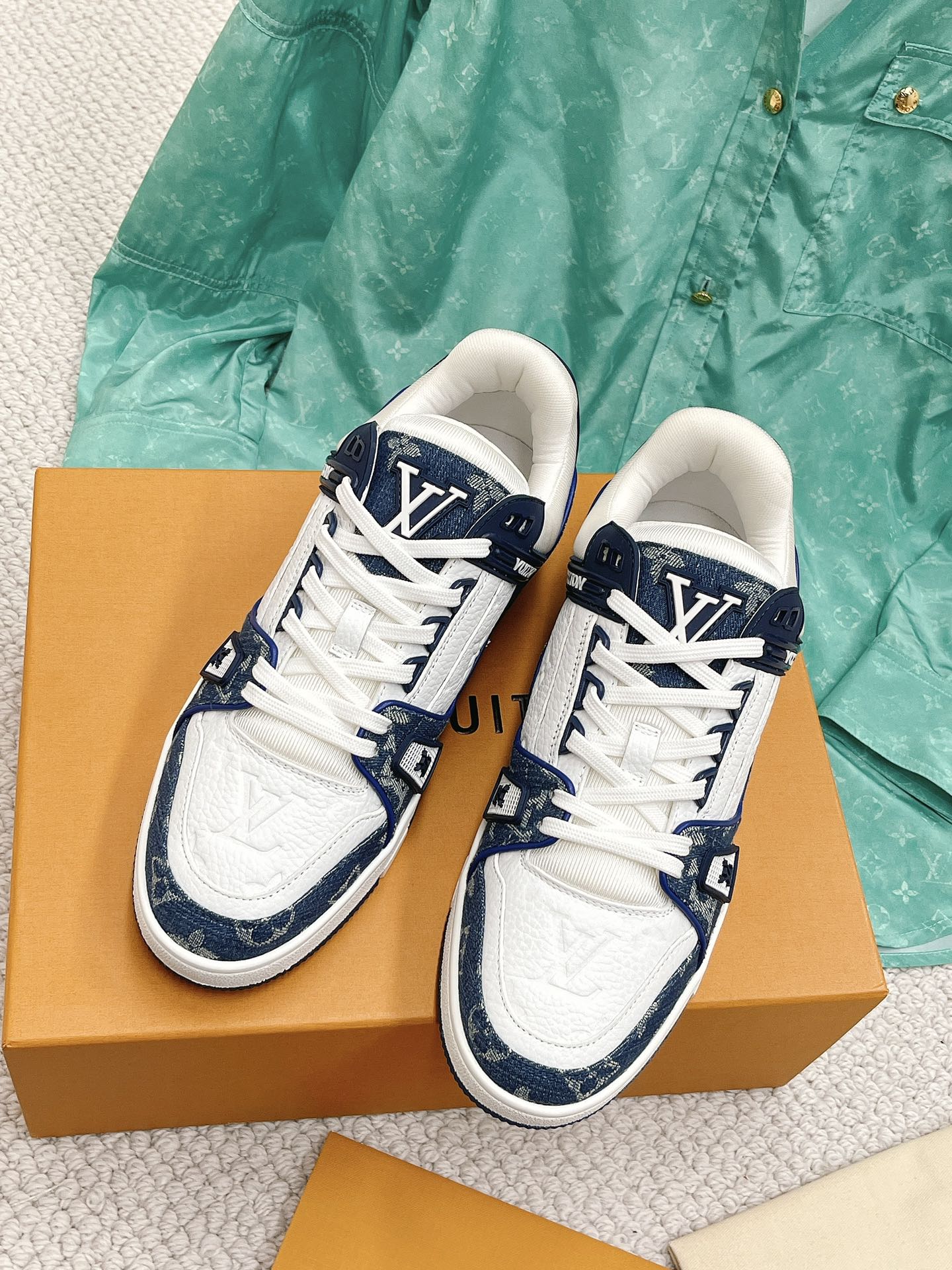 LOUIS VUITTON SNEAKERS