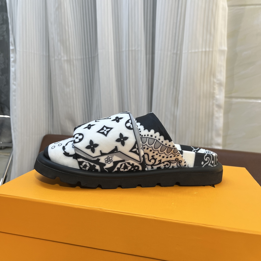 LOUIS VUITTON SLIDES