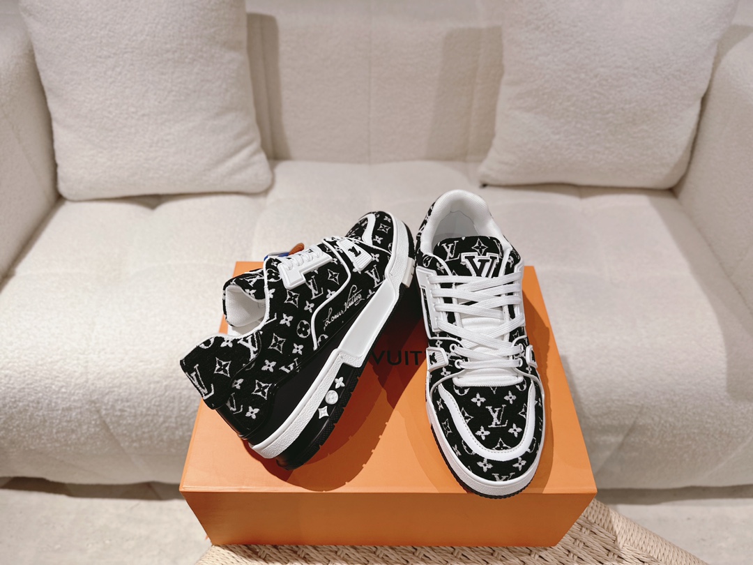 LOUIS VUITTON SNEAKERS