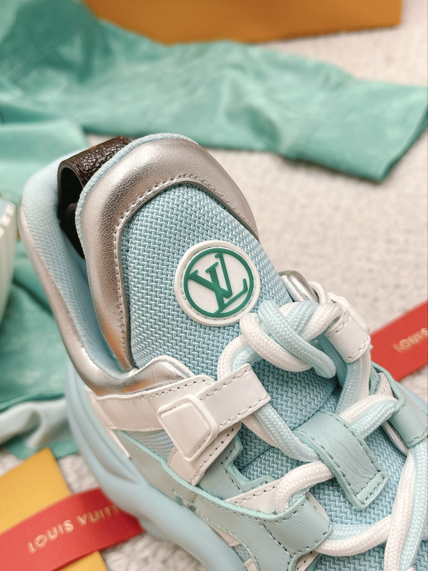 LOUIS VUITTON SNEAKERS