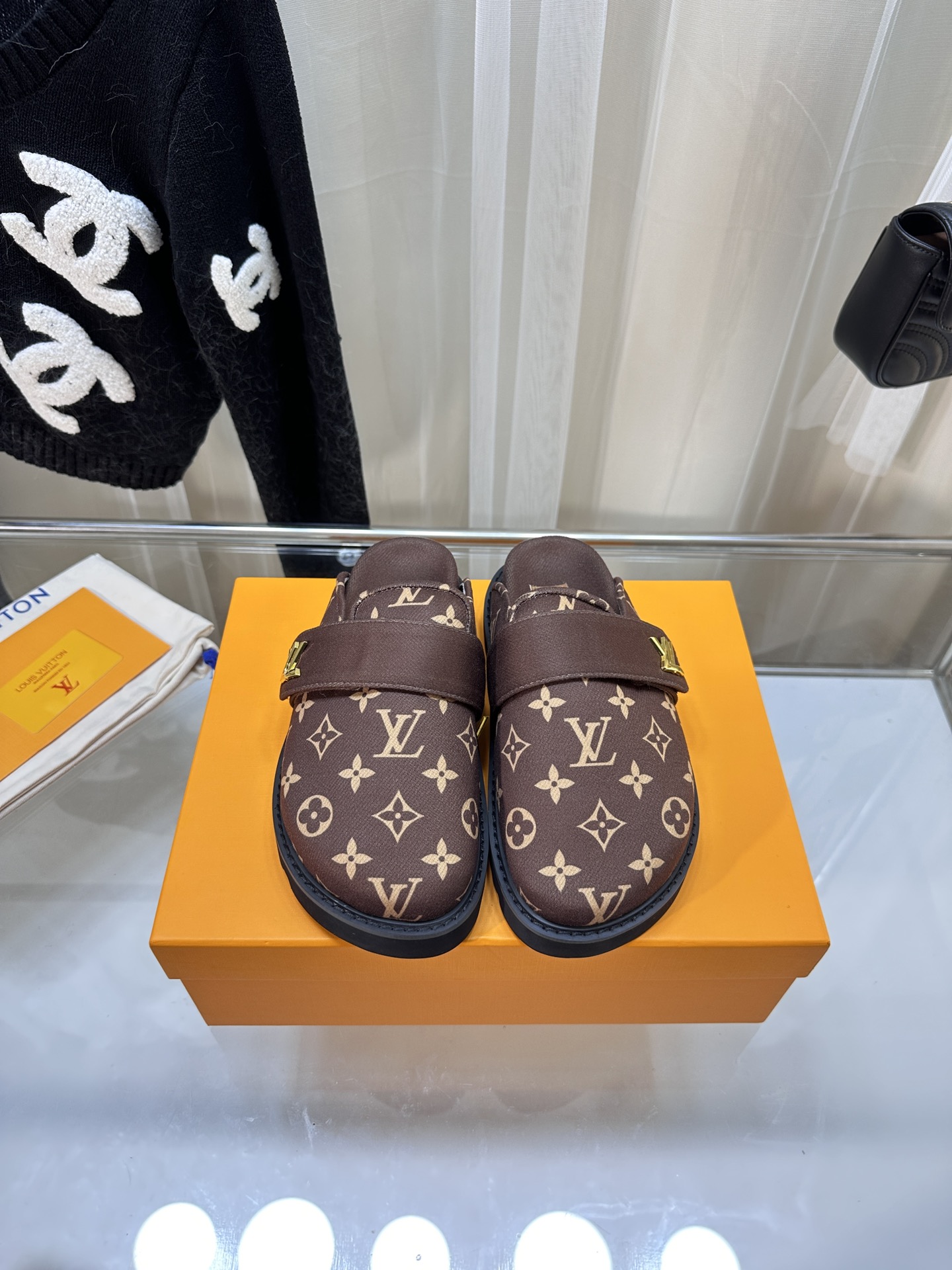 LOUIS VUITTON SLIDES