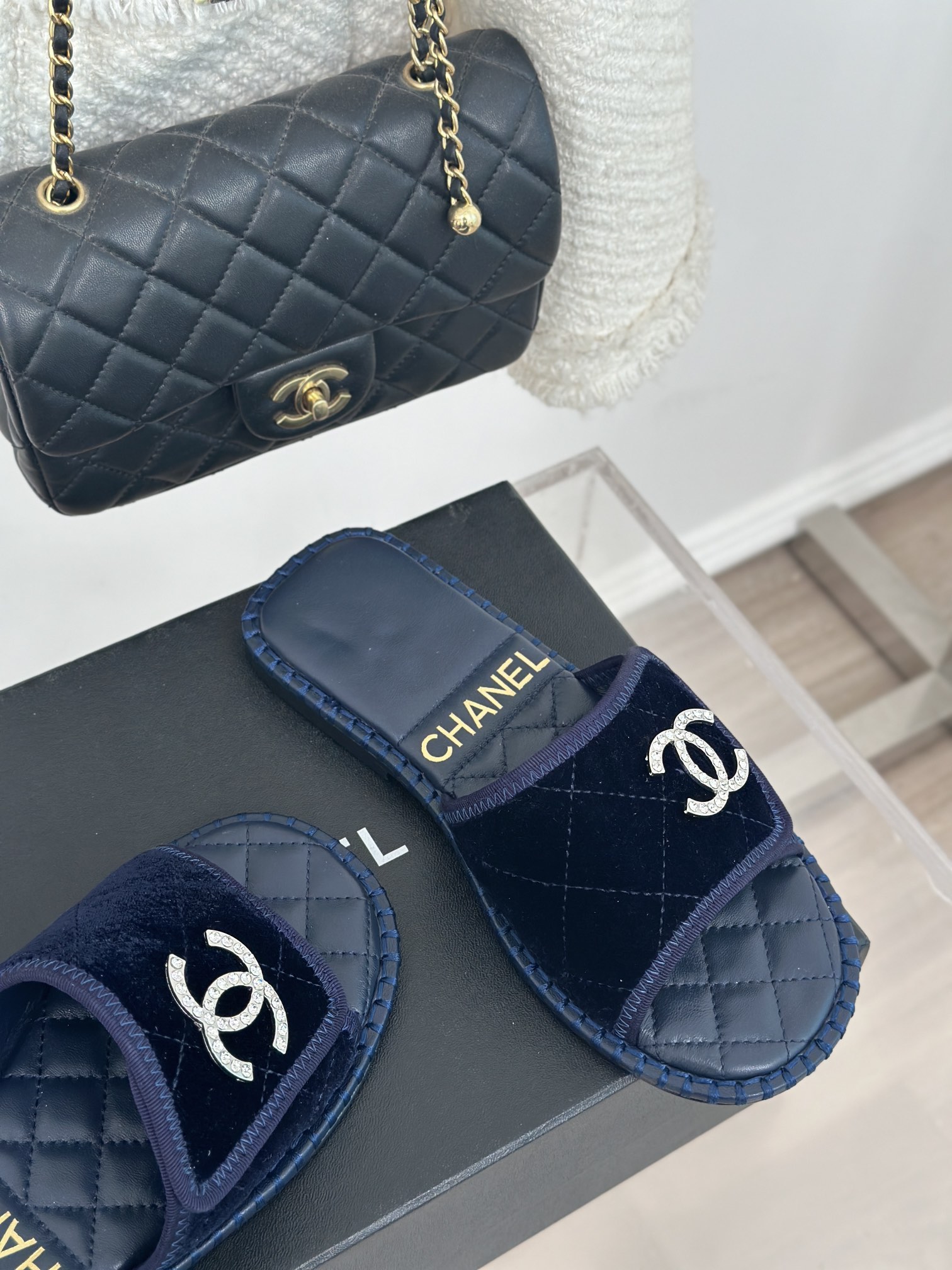CHANEL SLIDES