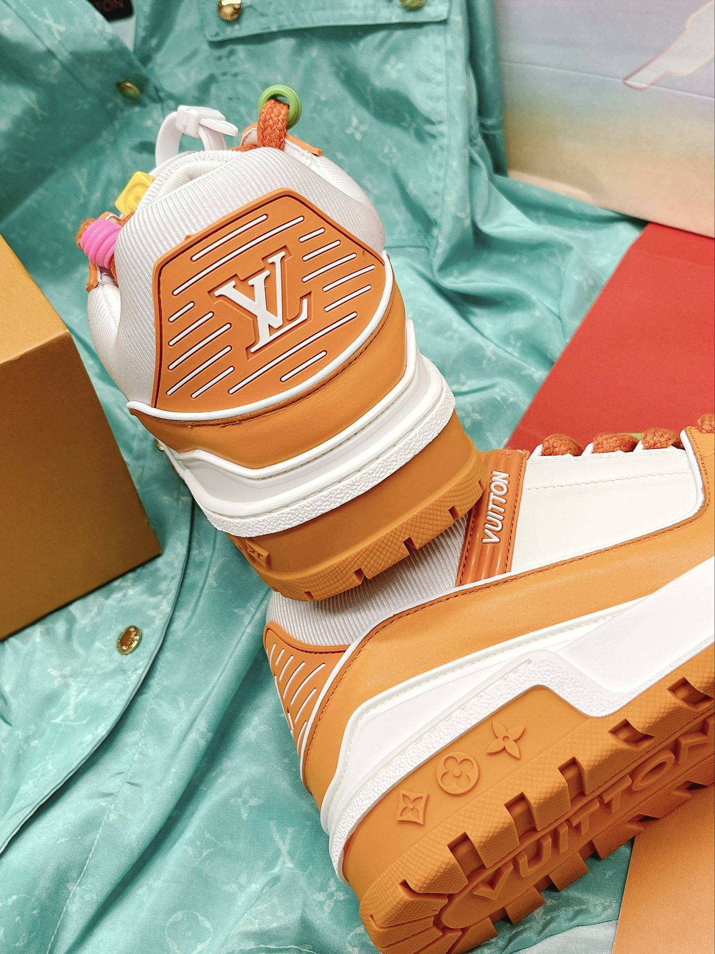 LOUIS VUITTON SNEAKERS
