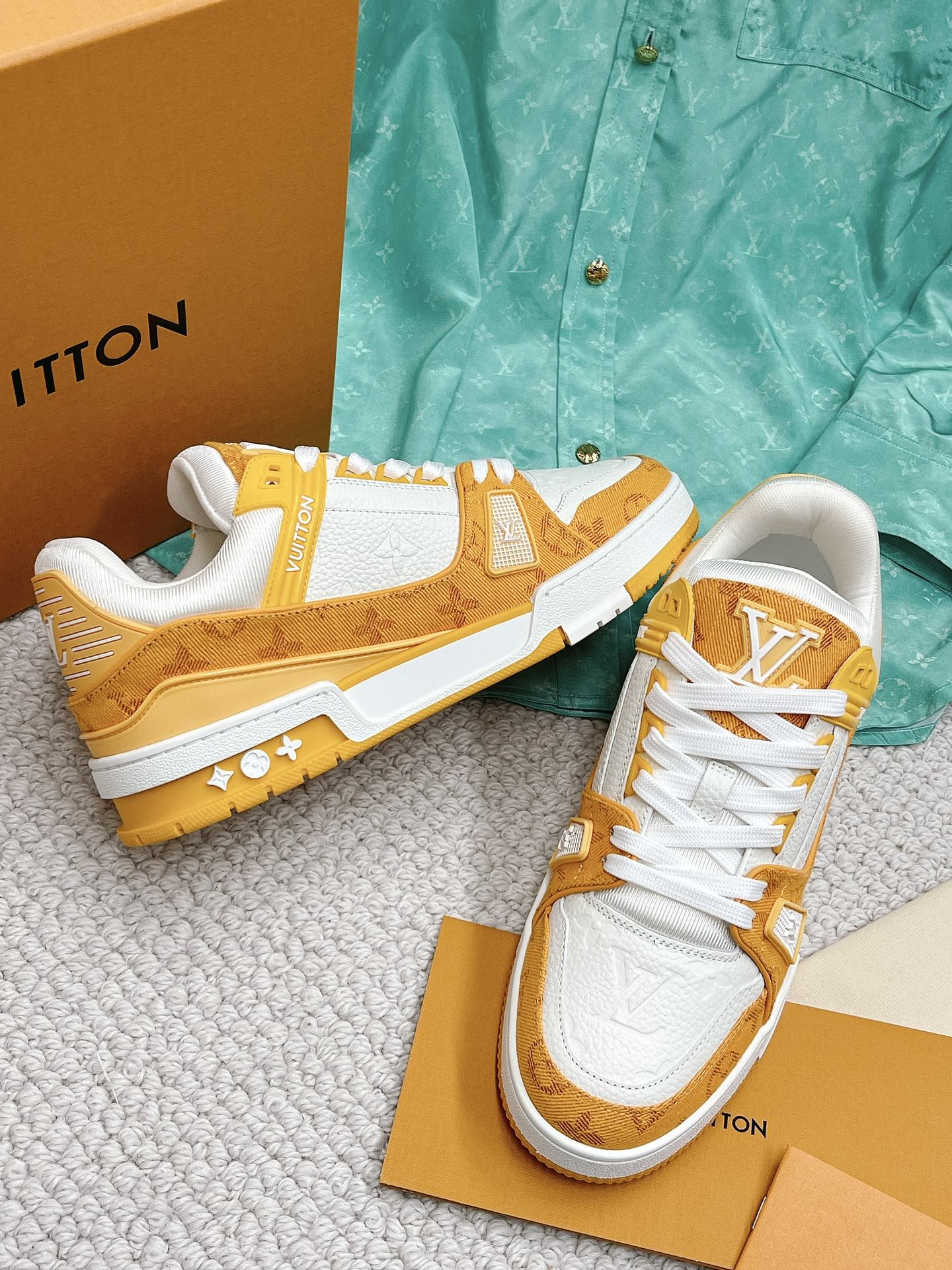 LOUIS VUITTON SNEAKERS