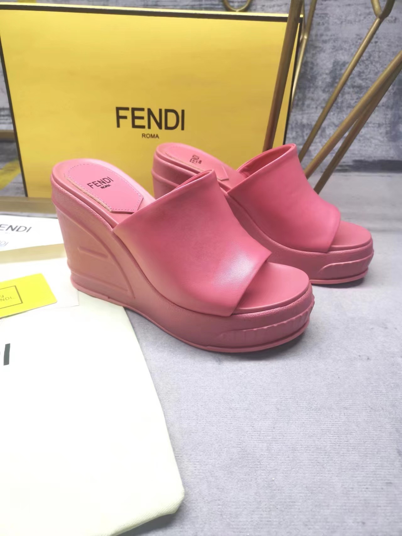 FENDI SLIDES