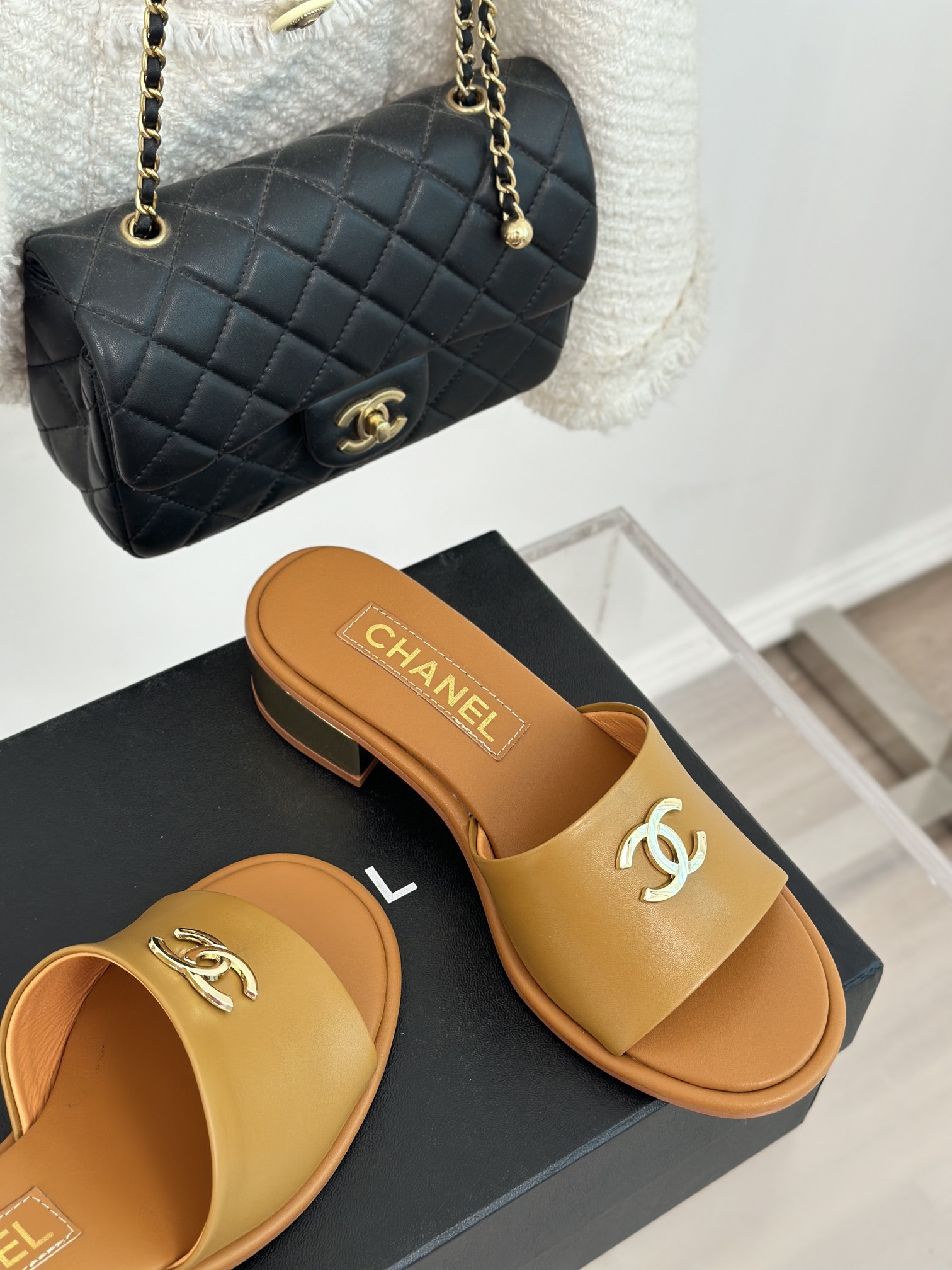 CHANEL SLIDES
