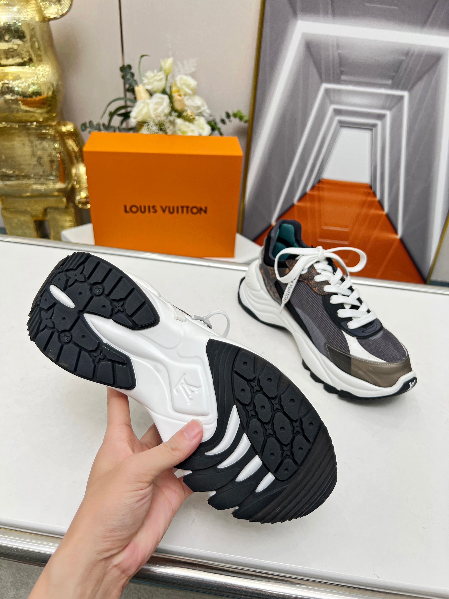 LOUIS VUITTON SNEAKERS