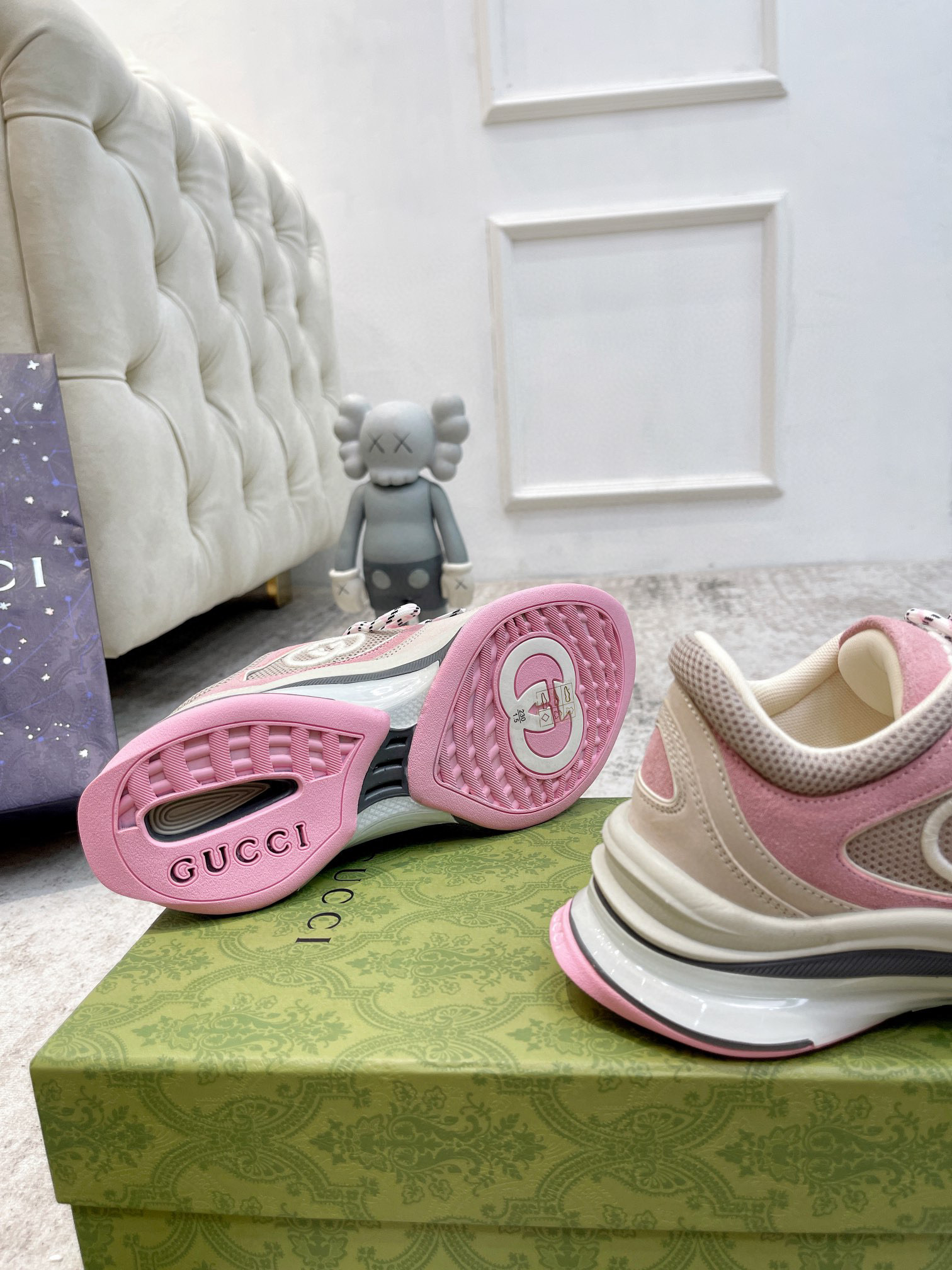 WOMEN'S GUCCI RUN SNEAKER