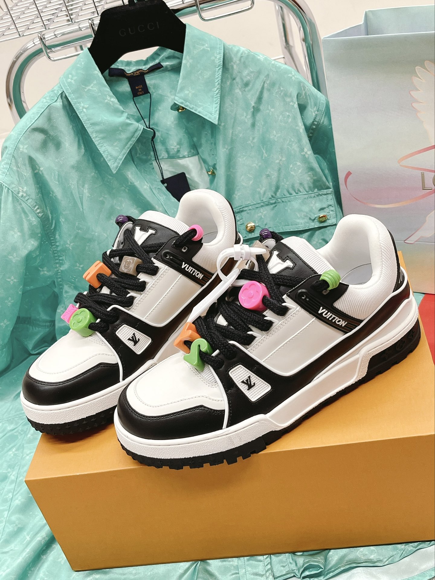 LOUIS VUITTON SNEAKERS