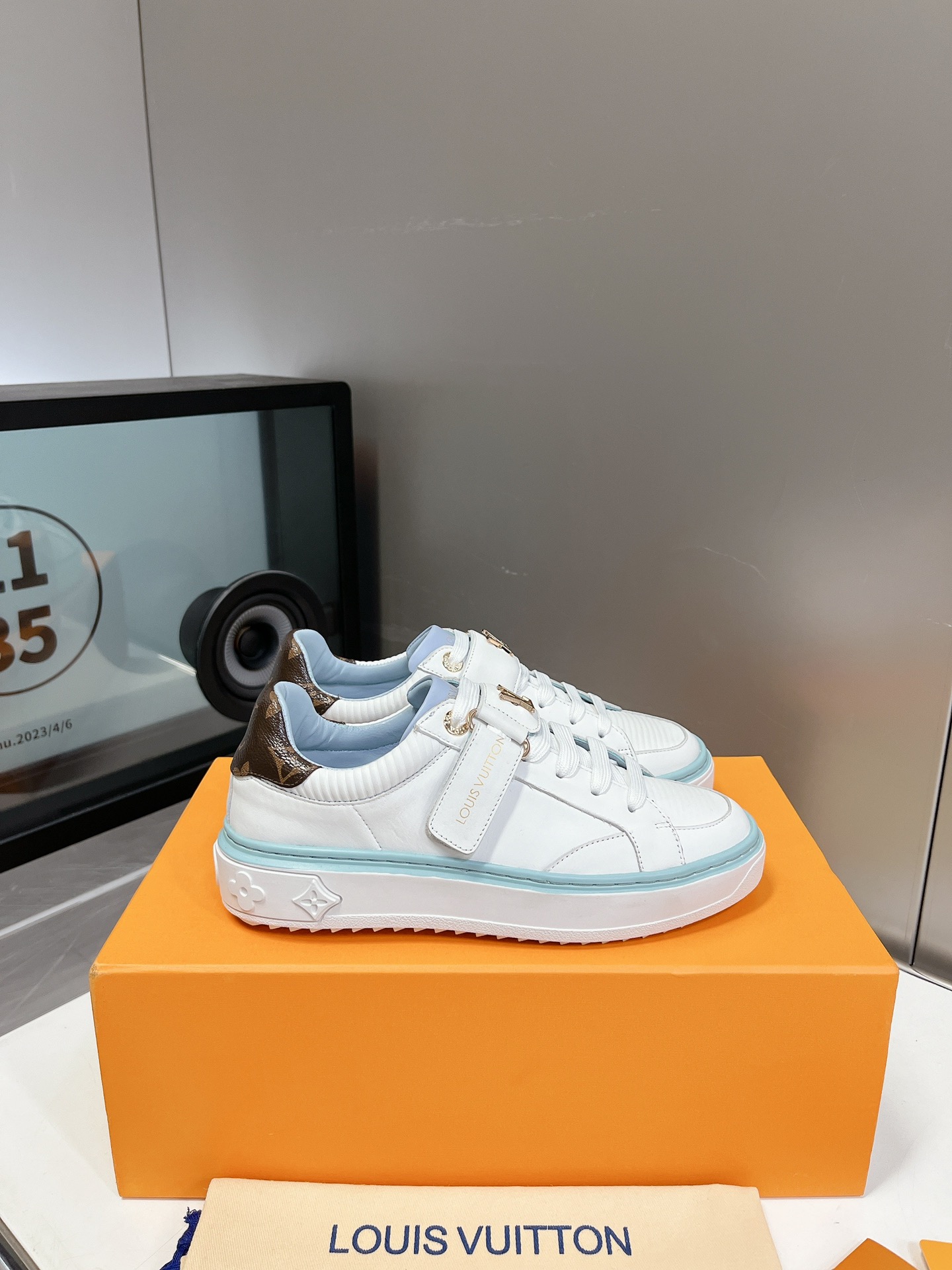 LOUIS VUITTON SNEAKERS