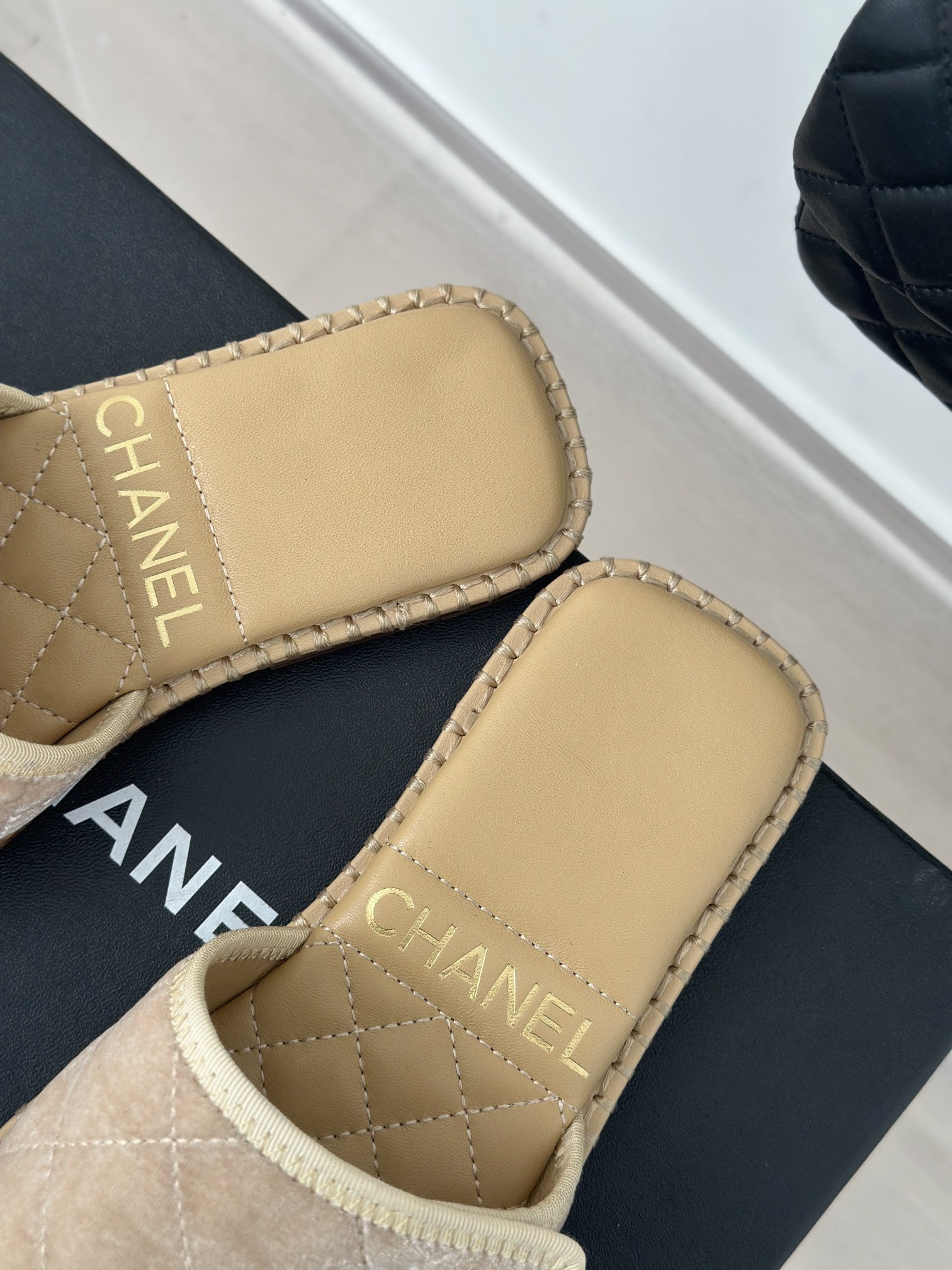 CHANEL SLIDES