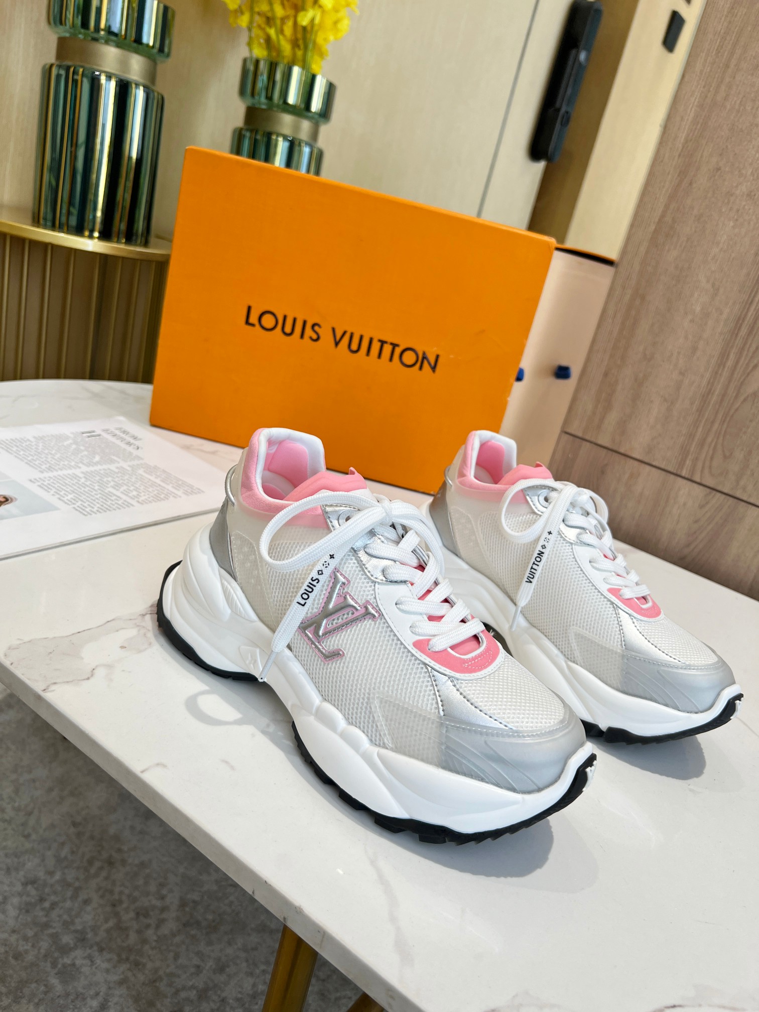 LOUIS VUITTON SNEAKERS