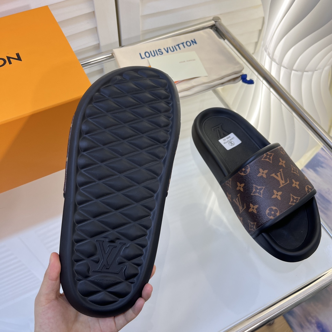 LOUIS VUITTON SLIDES
