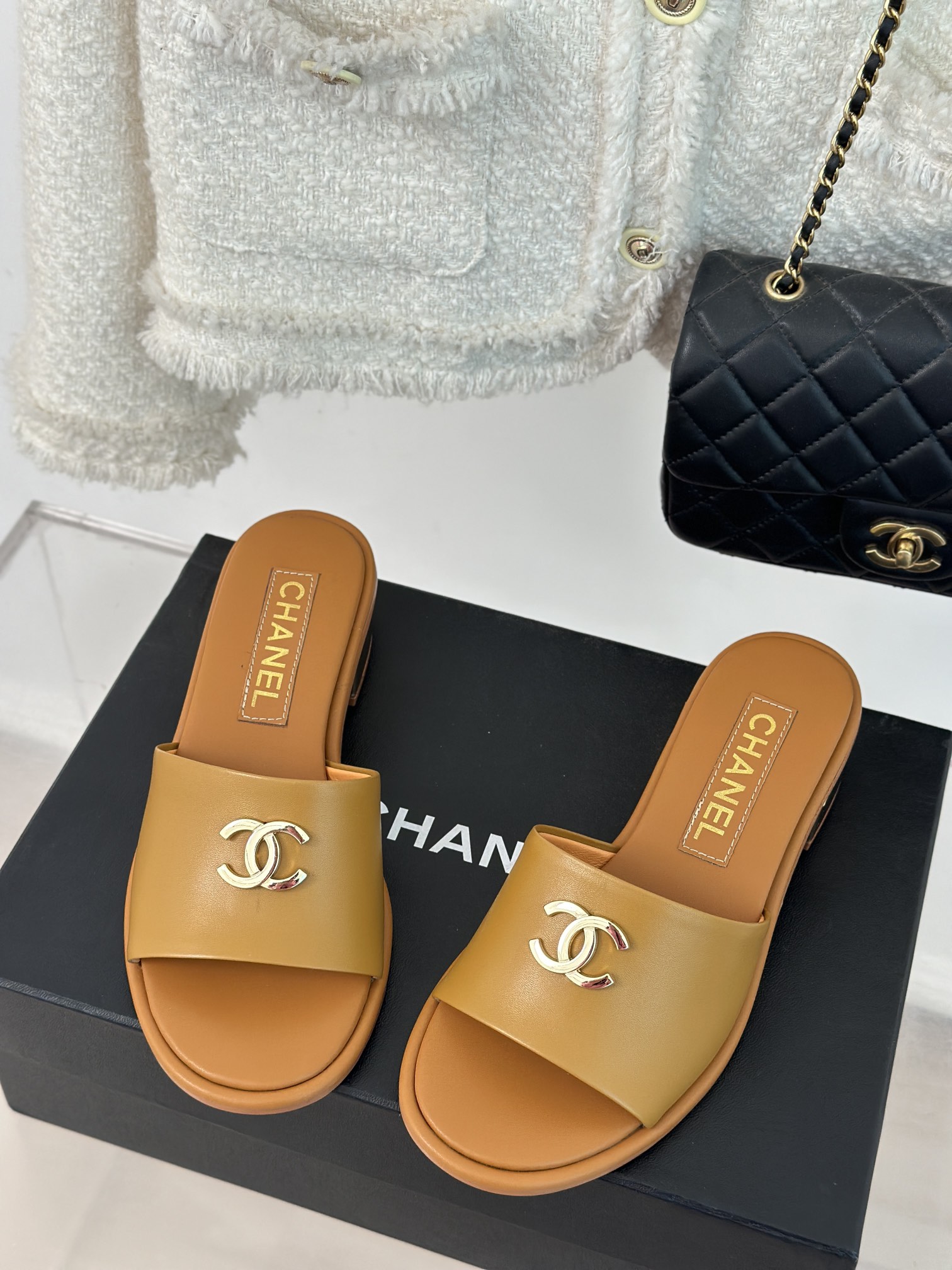 CHANEL SLIDES