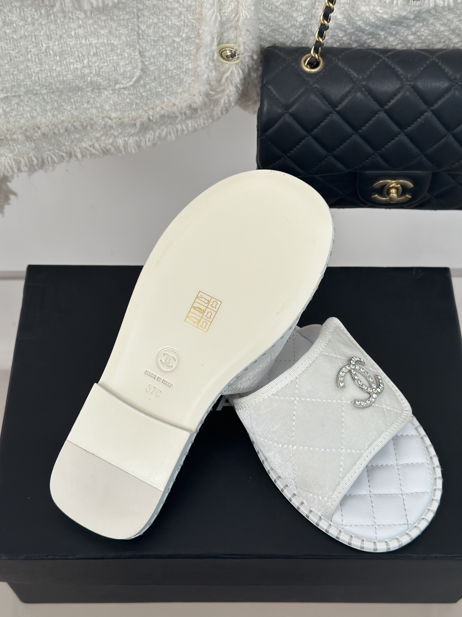 CHANEL SLIDES