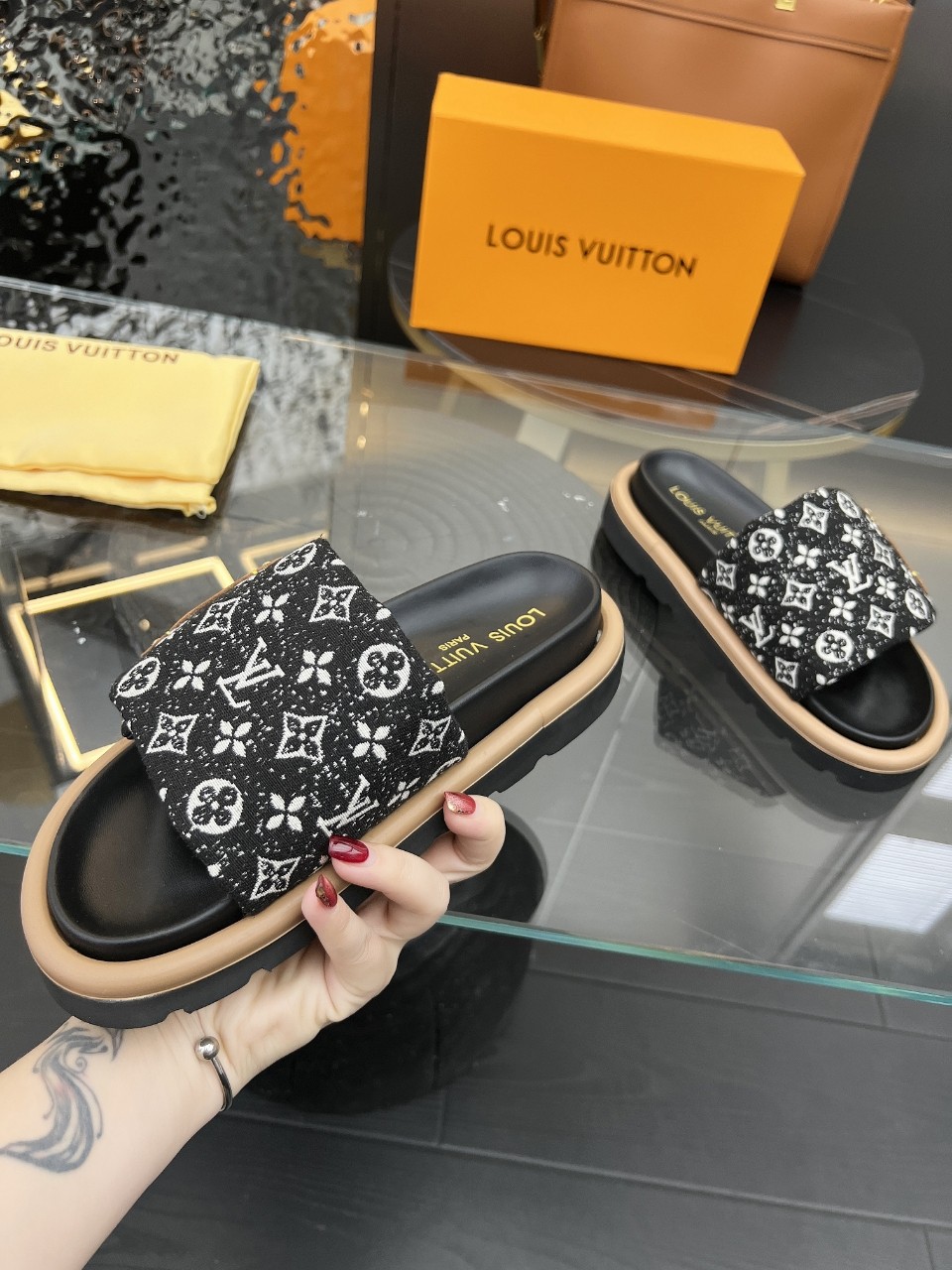 LOUIS VUITTON SLIDES