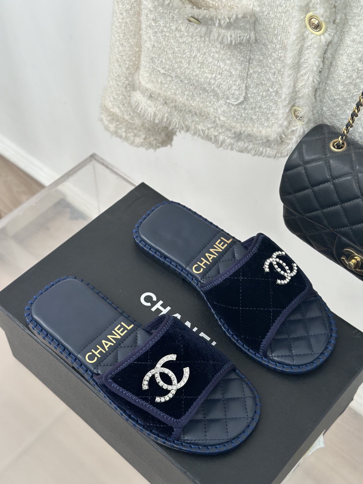 CHANEL SLIDES