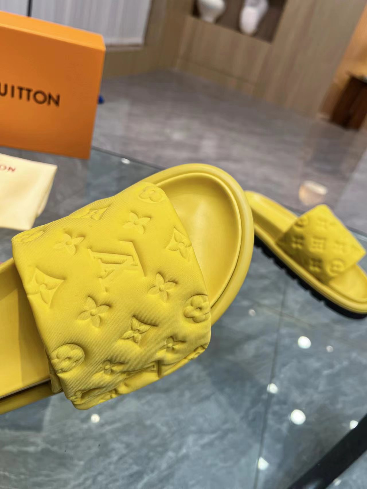 LOUIS VUITTON SLIDES