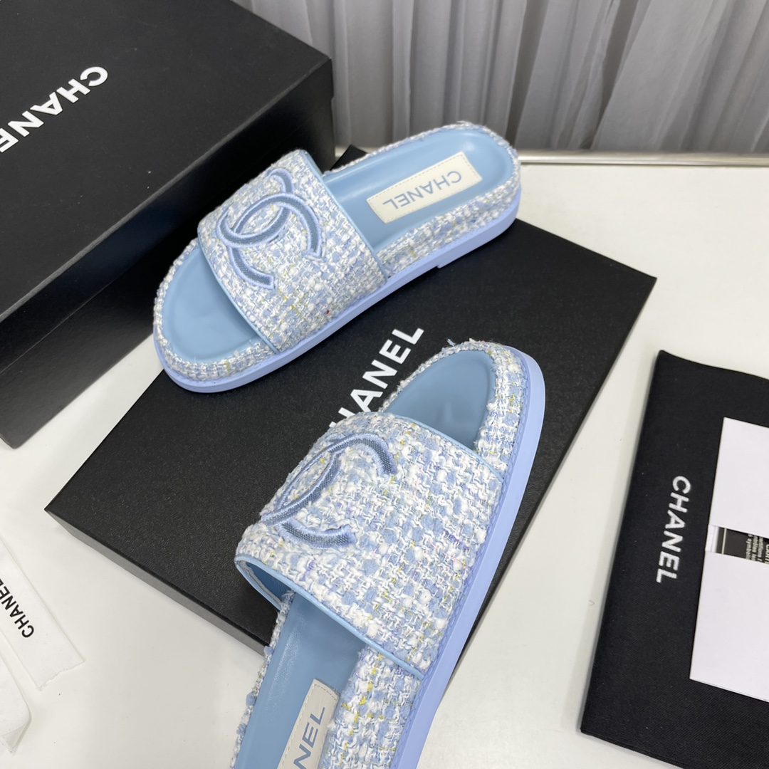 CHANEL SLIDES