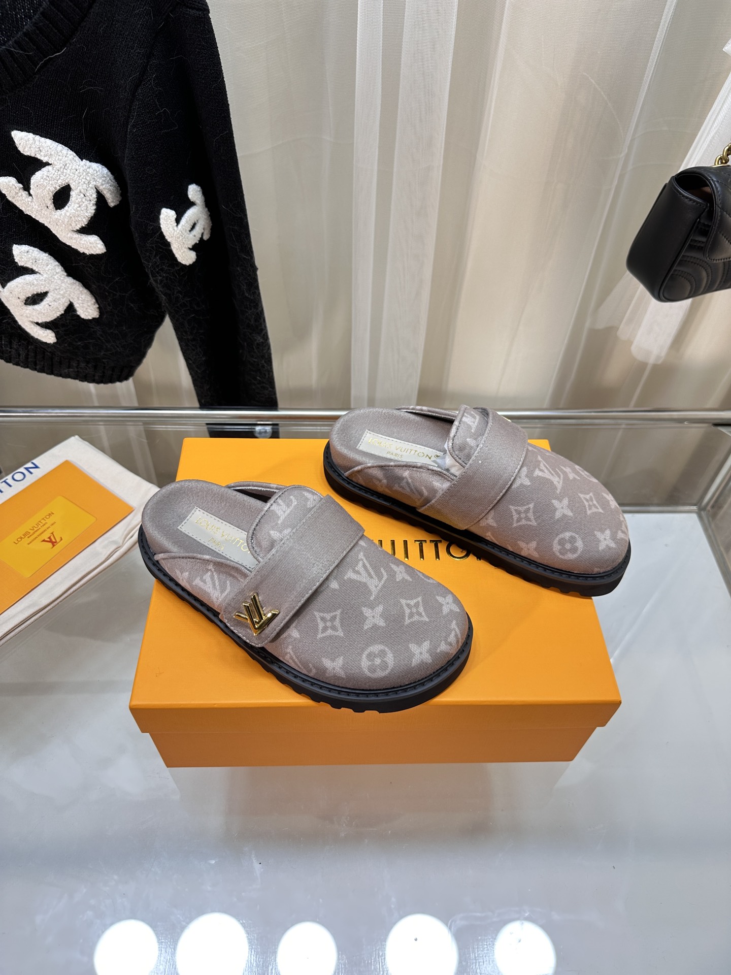 LOUIS VUITTON SLIDES