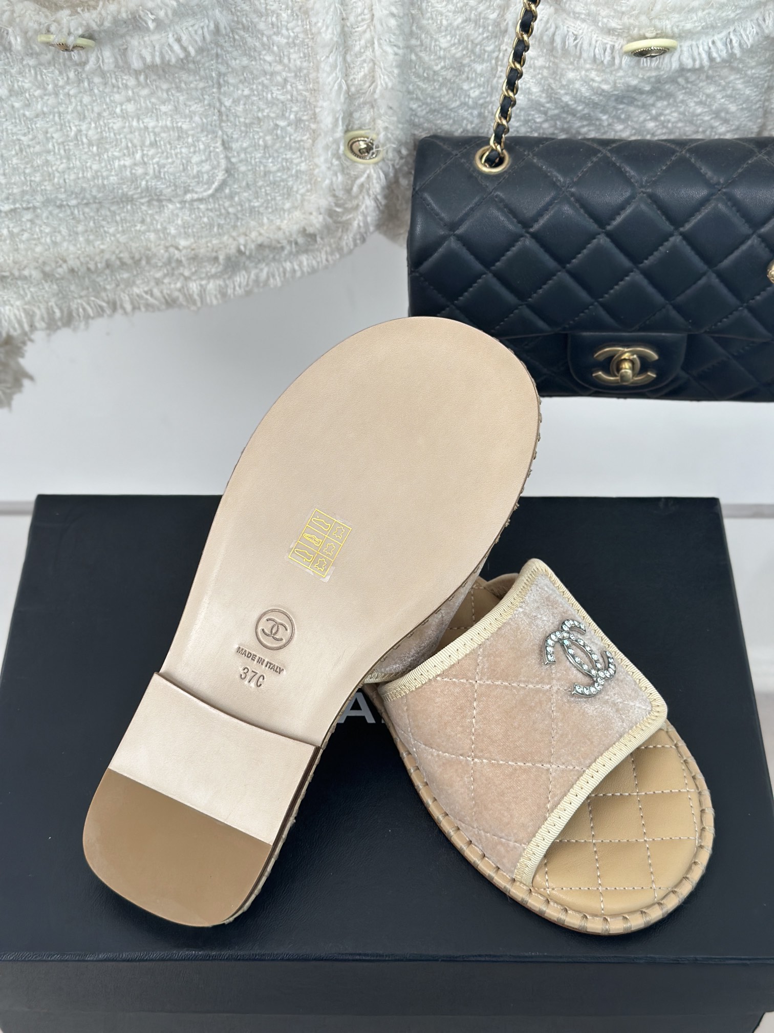 CHANEL SLIDES