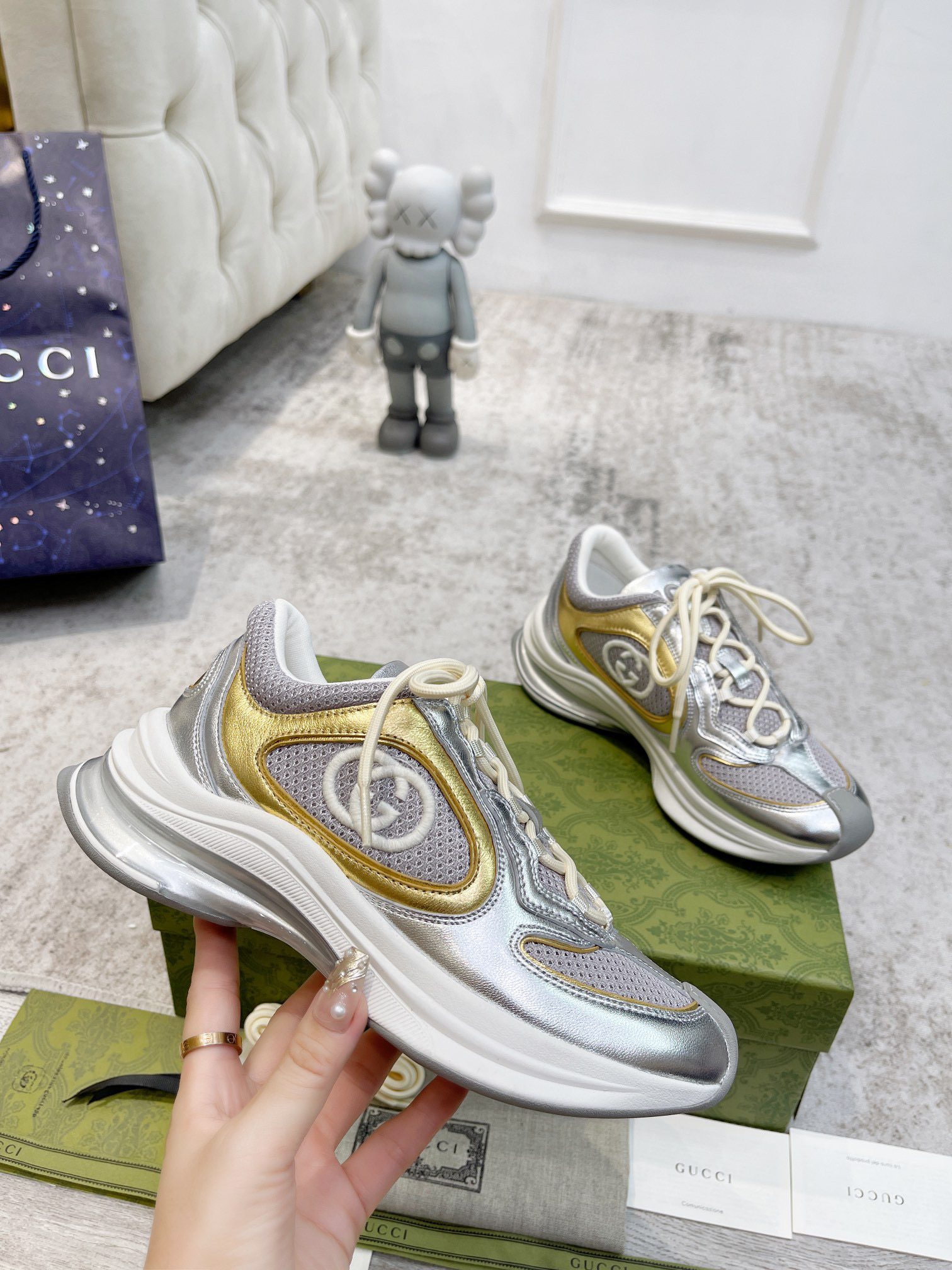 WOMEN'S GUCCI RUN SNEAKER