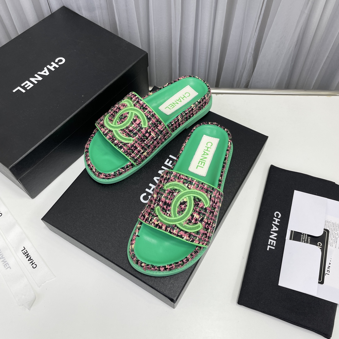 CHANEL SLIDES
